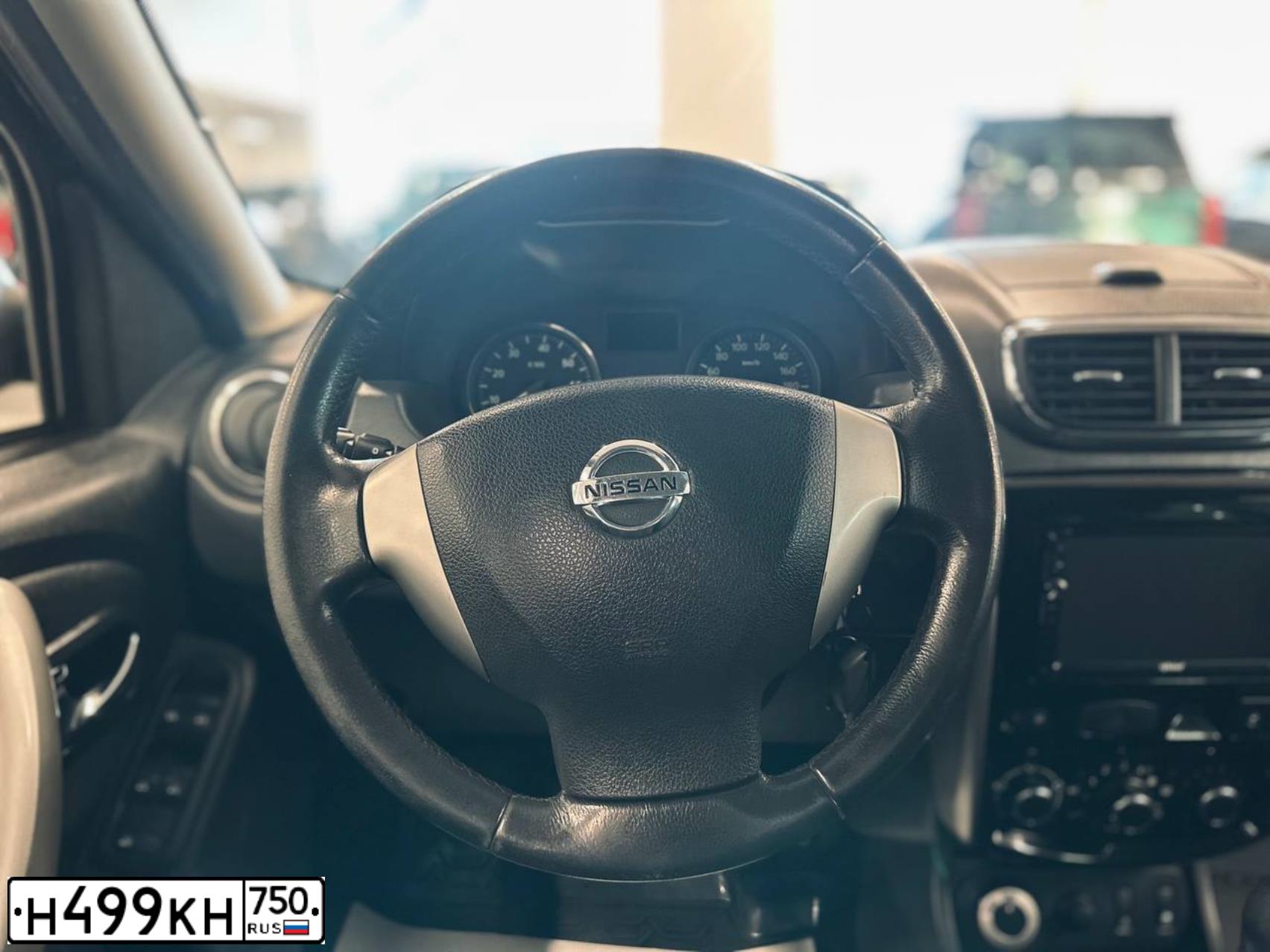 Фото автомобиля NISSAN TERRANO, 2014 — госномер Н499КН750. Цвет: ЧЕРНЫЙ