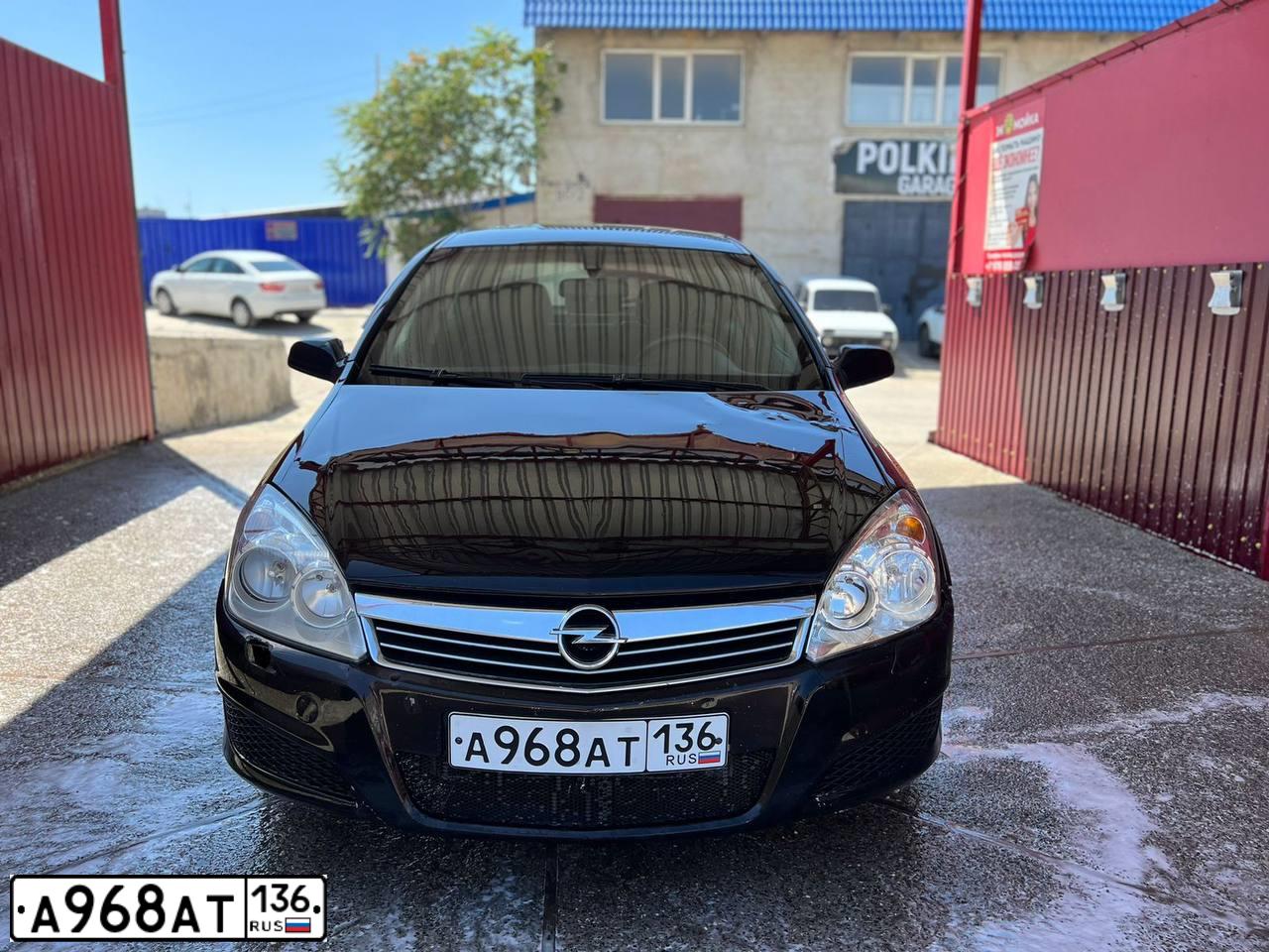 Фото автомобиля OPEL ASTRA, 2007 — госномер А968АТ136. Цвет: ЧЕРНЫЙ