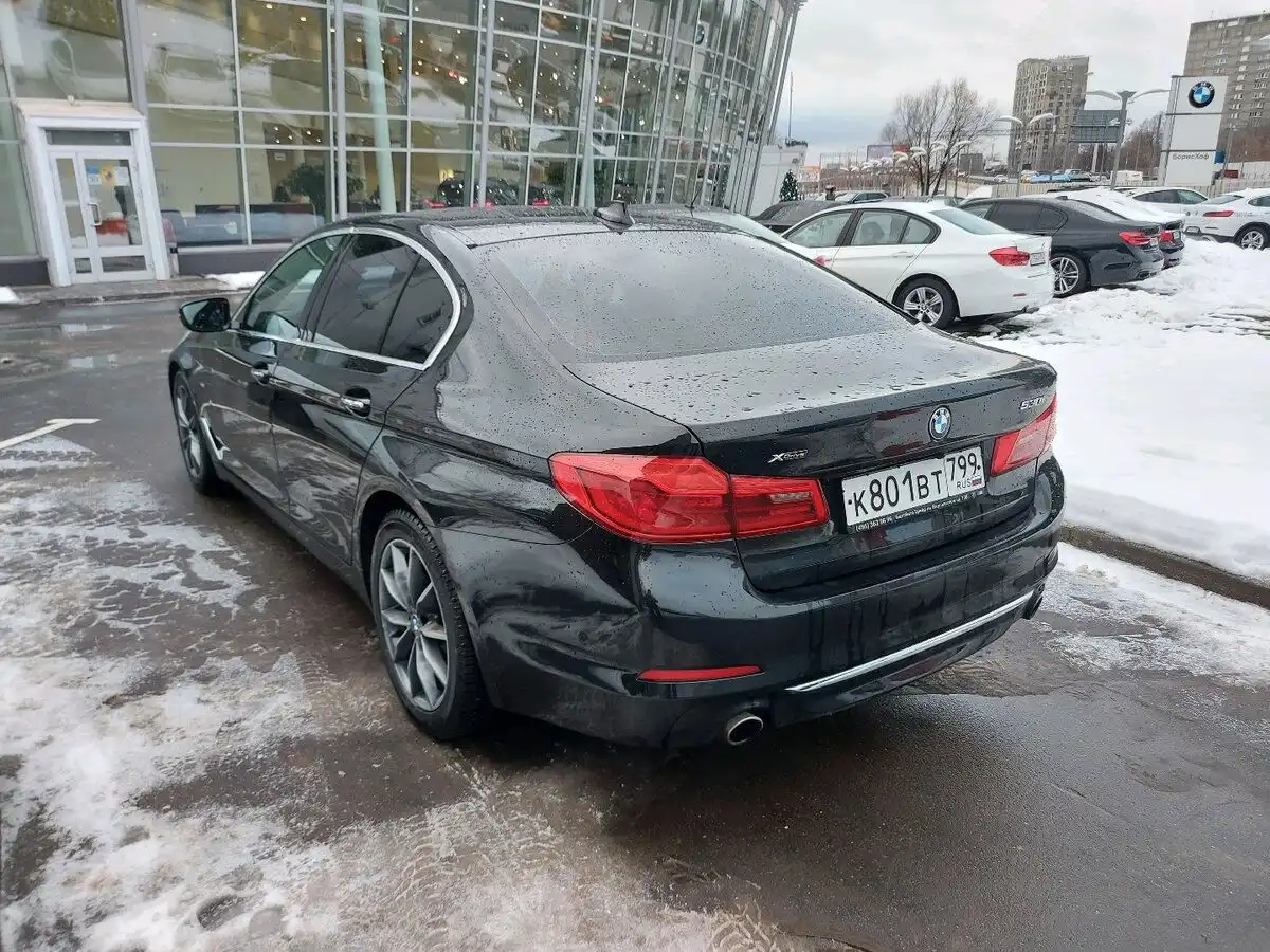 Фото автомобиля BMW 530, 2017 — госномер Т403ММ799. Цвет: ЧЕРНЫЙ