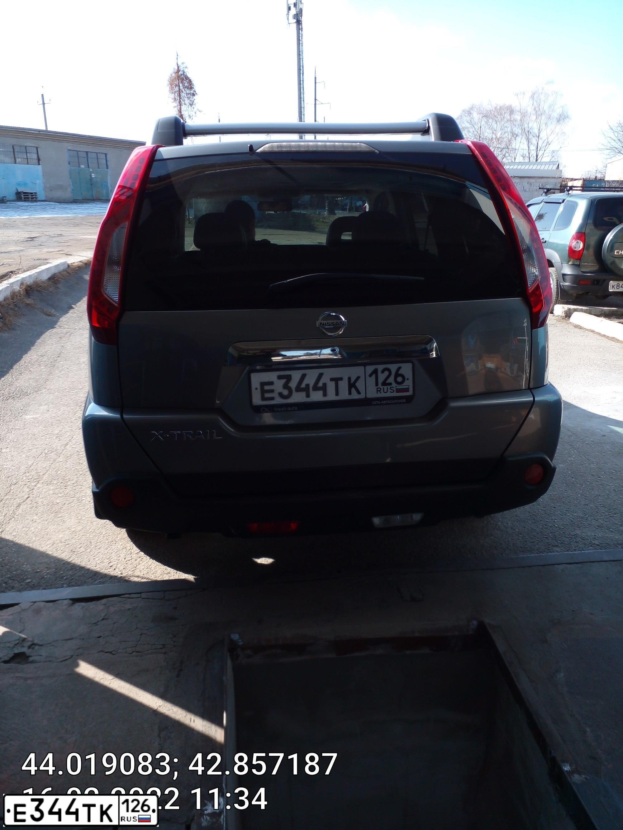 Фото автомобиля NISSAN X-TRAIL, 2012 — госномер Е344ТК126. Цвет: СЕРЫЙ