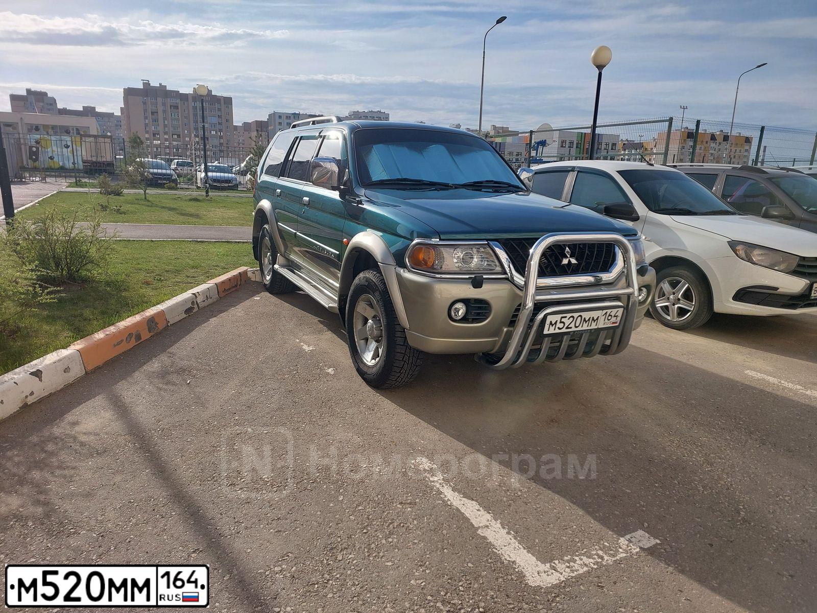 Фото автомобиля HYUNDAI SANTA FE, 2011 — госномер В261РН164. Цвет: ЧЕРНЫЙ