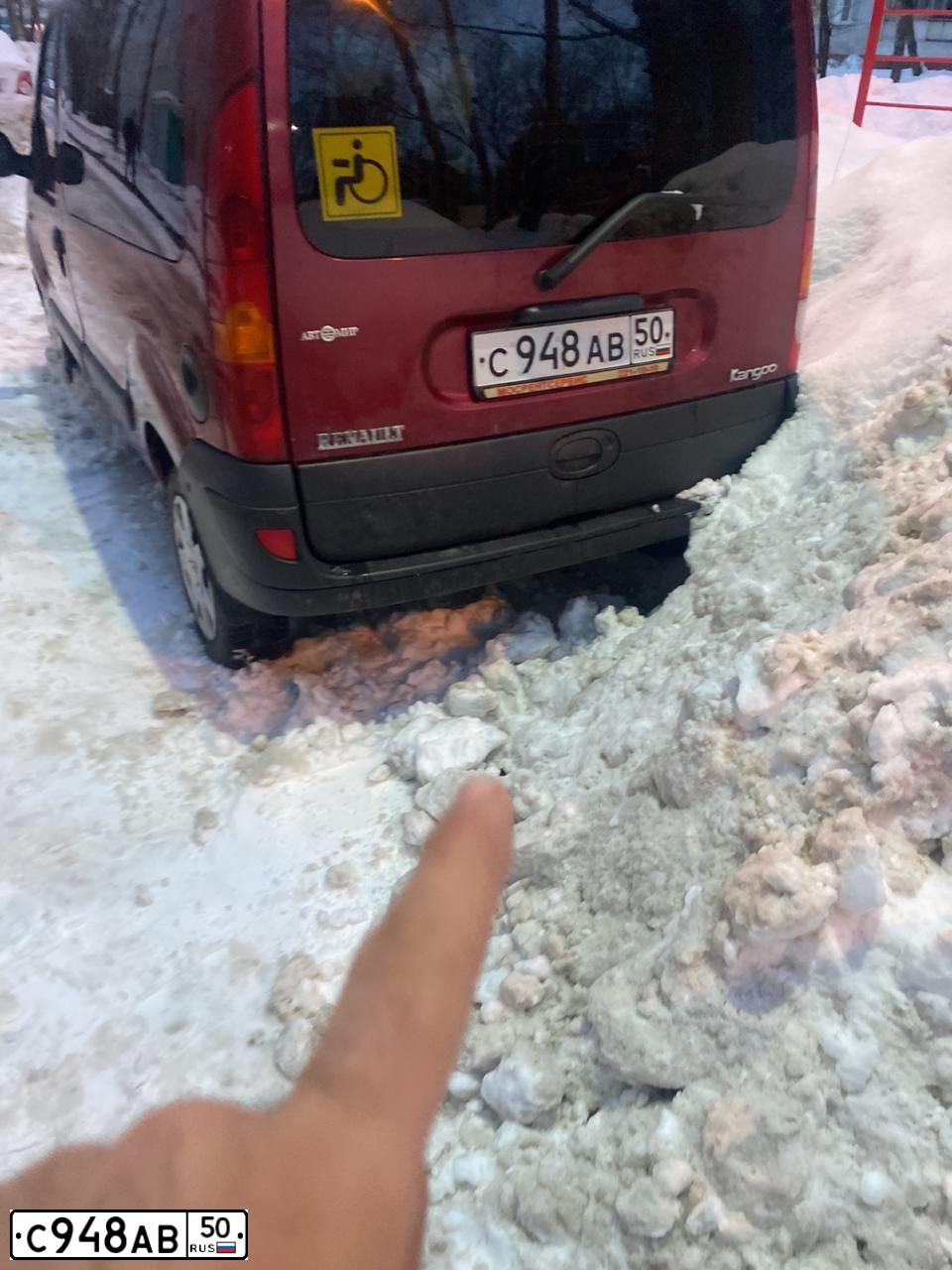 Фото автомобиля МОСКВИЧ 2141201, 1994 — госномер С948АВ50. Цвет: НАРВА