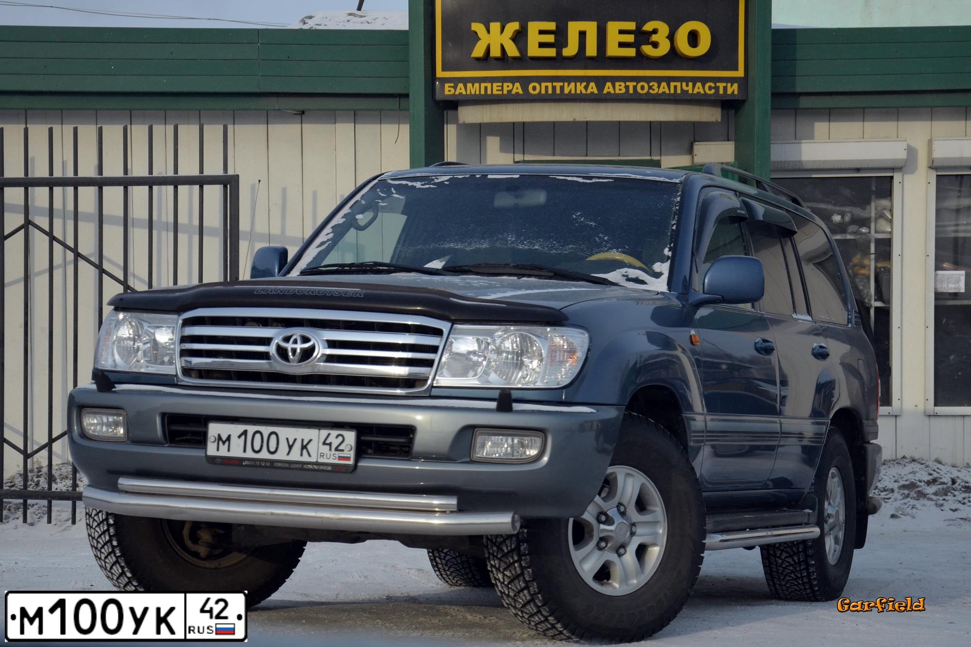 Фото автомобиля TOYOTA LANDCRUISER, 2007 — госномер М100УК42. Цвет: СЕРО-СИНИЙ