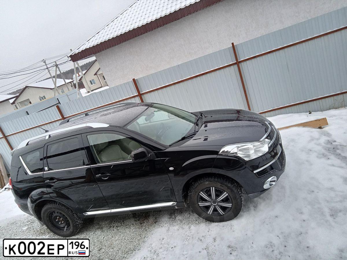 Фото автомобиля TOYOTA LANDCRUISER 200, 2014 — госномер Н009АР196. Цвет: ЧЕРНЫЙ