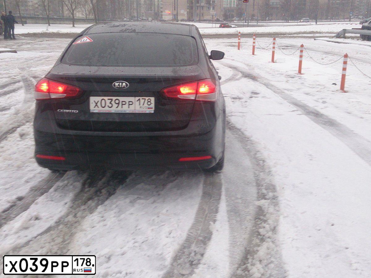 Фото автомобиля KIA CERATO, 2016 — госномер Х039РР178. Цвет: ЧЕРНЫЙ