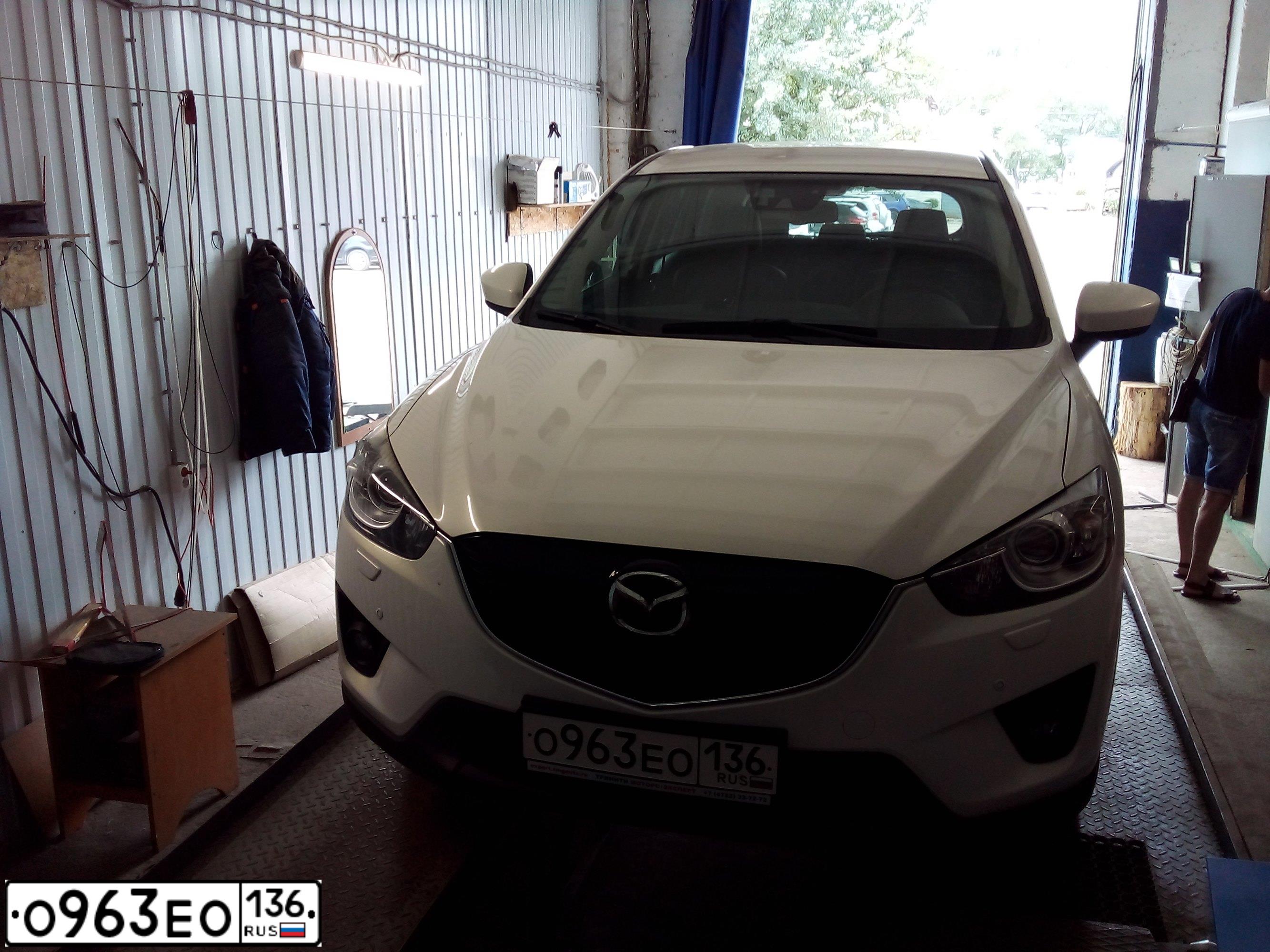 Фото автомобиля MAZDA CX-5, 2012 — госномер О963ЕО136. Цвет: Белый