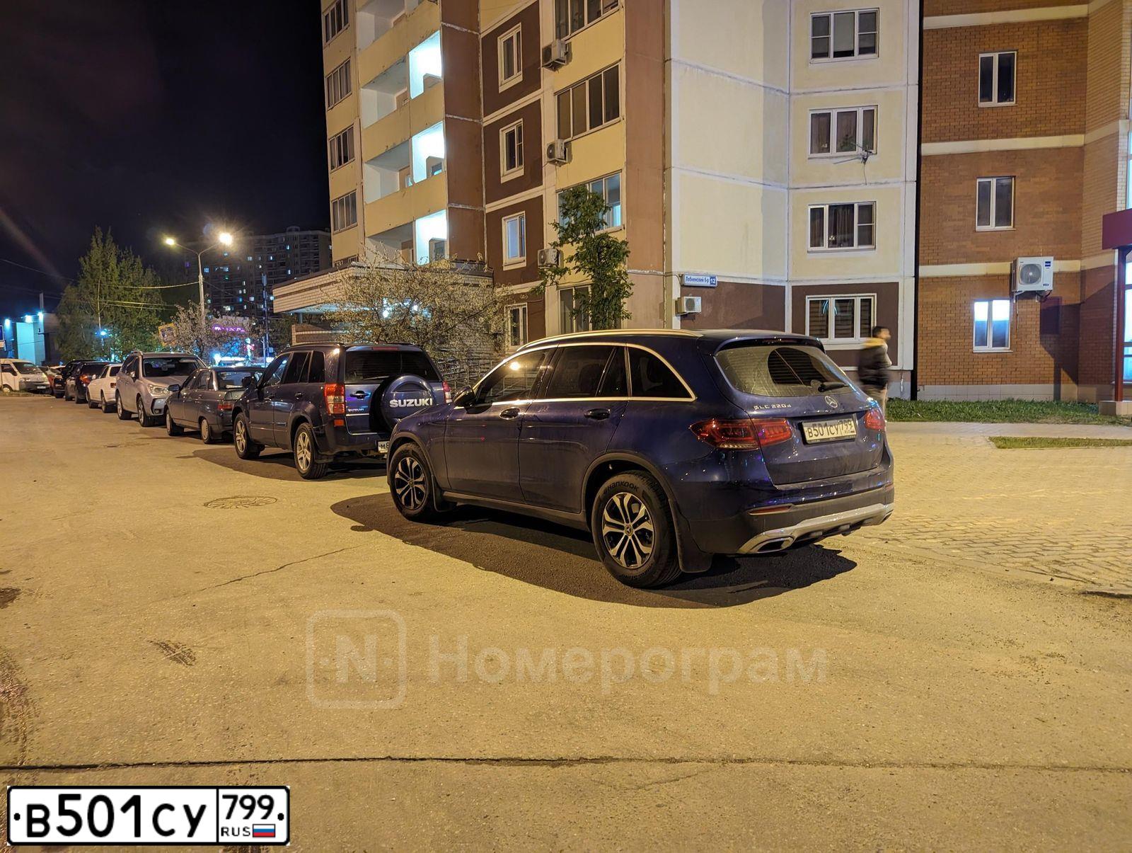 Фото автомобиля MERCEDES GLC-KLASSE, 2019 — госномер В501СУ799. Цвет: СИНИЙ