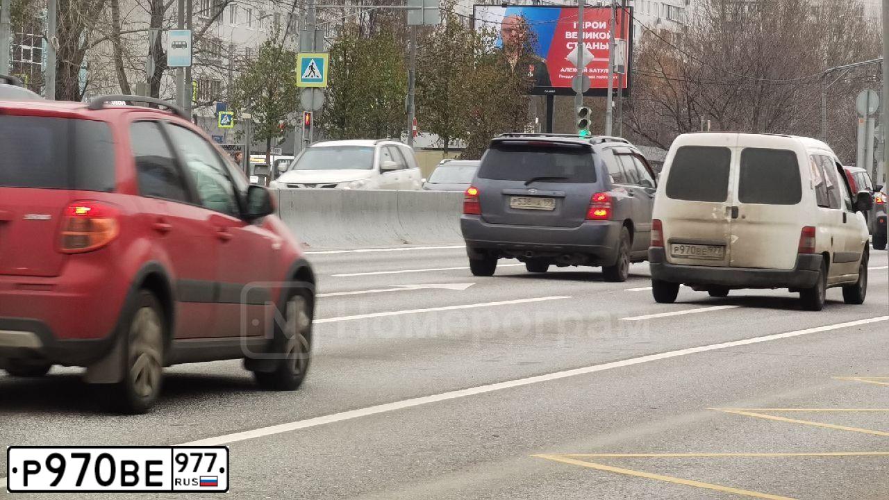 Фото автомобиля CITROEN BERLINGO, 2011 — госномер Р970ВЕ977. Цвет: Белый