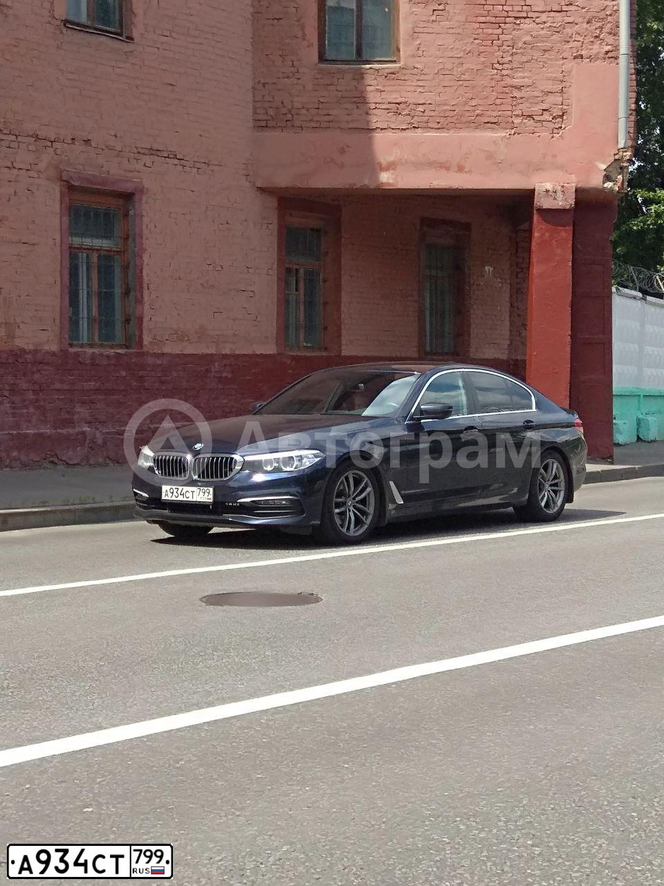 Фото автомобиля BMW SERIE 5, 2019 — госномер А934СТ799. Цвет: ТЕМНО-СИНИЙ