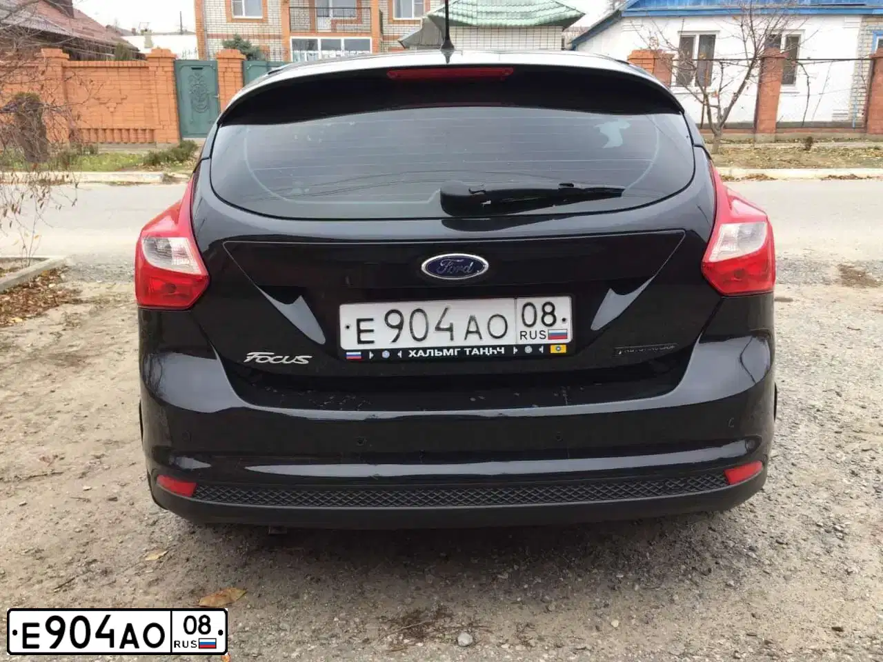 Фото автомобиля FORD FOCUS, 2011 — госномер Е695ТМ126. Цвет: ЧЕРНЫЙ