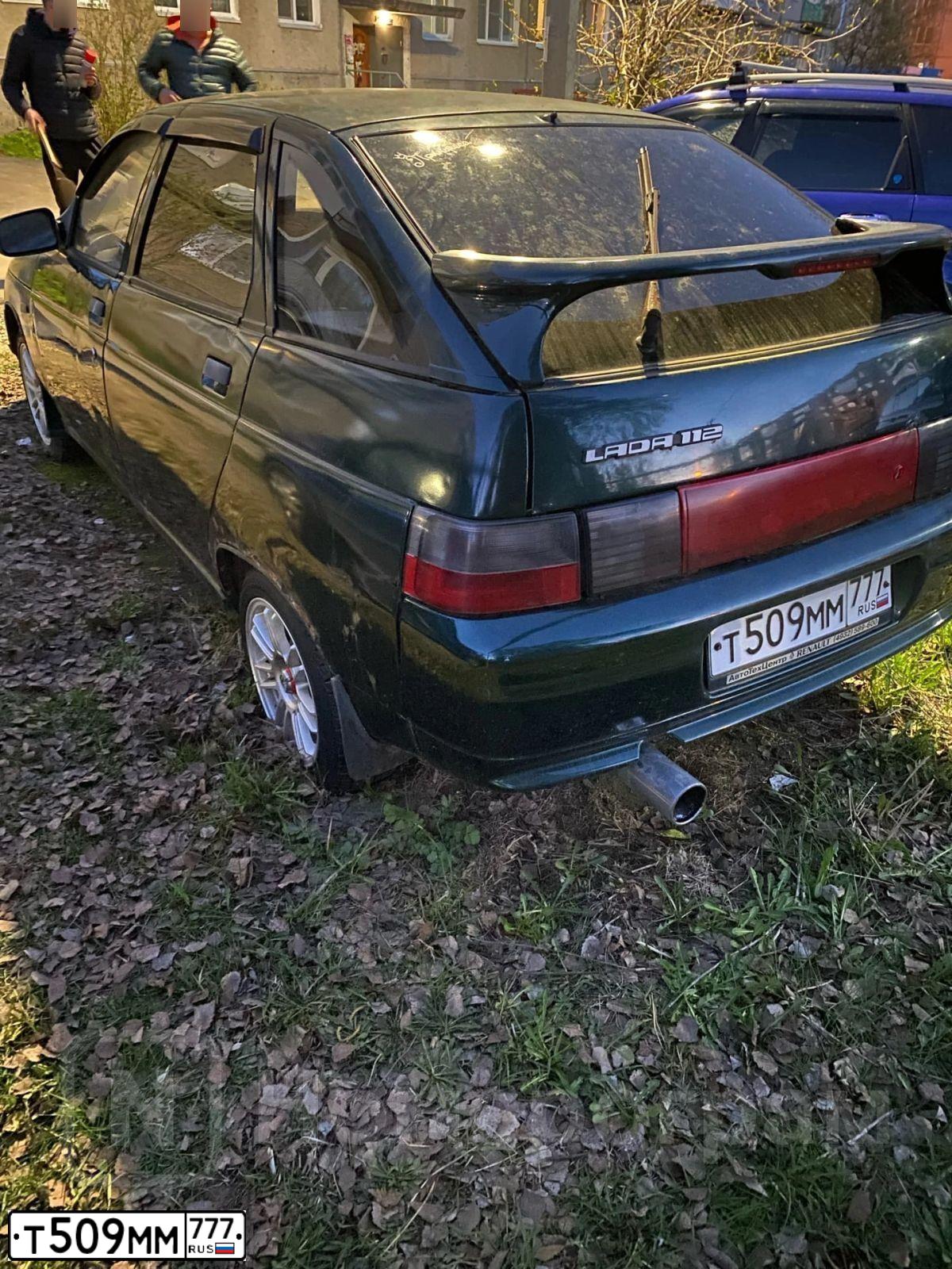 Фото автомобиля LADA 2112 LADA, 2004 — госномер М943МХ13. Цвет: ЗЕЛЕНЫЙ ТЕМНЫЙ