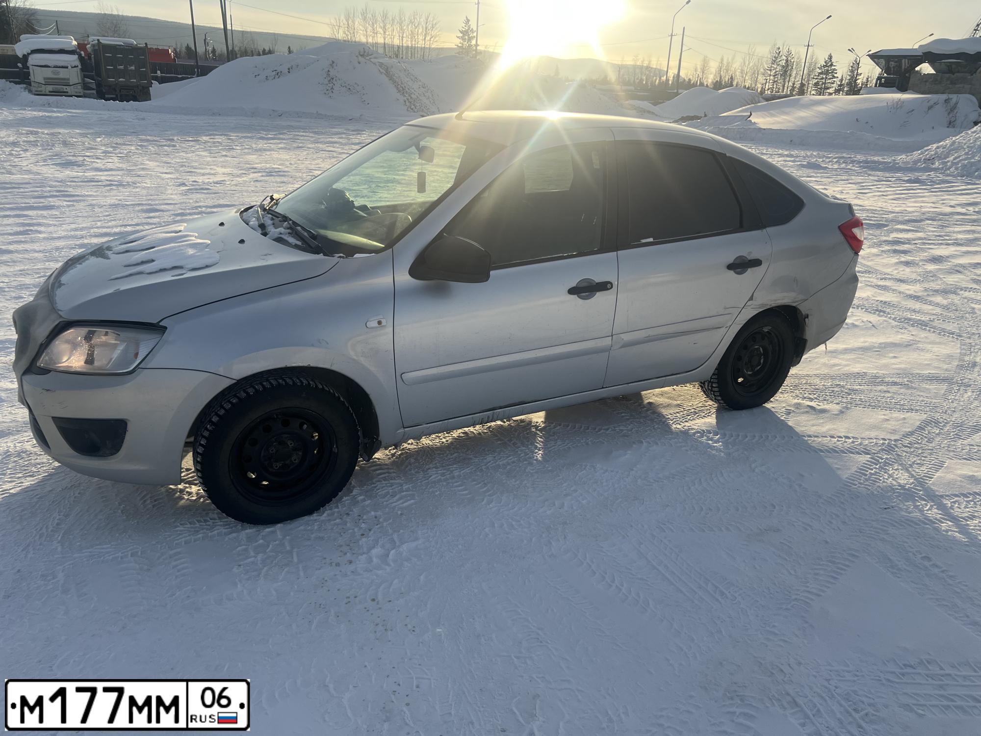 Фото автомобиля LADA 2170 PRIORA, 2013 — госномер Т425ЕА06. Цвет: БЕЛЫЙ