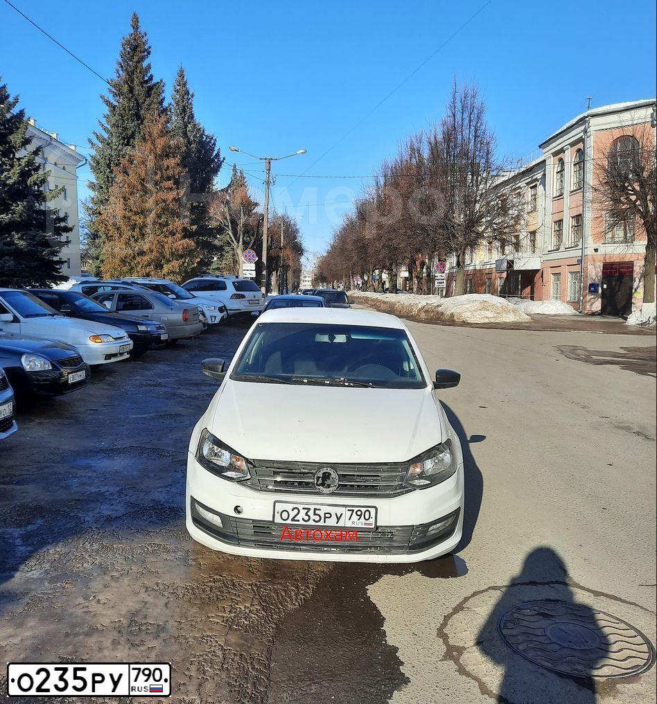 Фото автомобиля VOLKSWAGEN POLO, 2018 — госномер В547НТ01. Цвет: БЕЛЫЙ-ЖЕЛТЫЙ-СЕРЫЙ