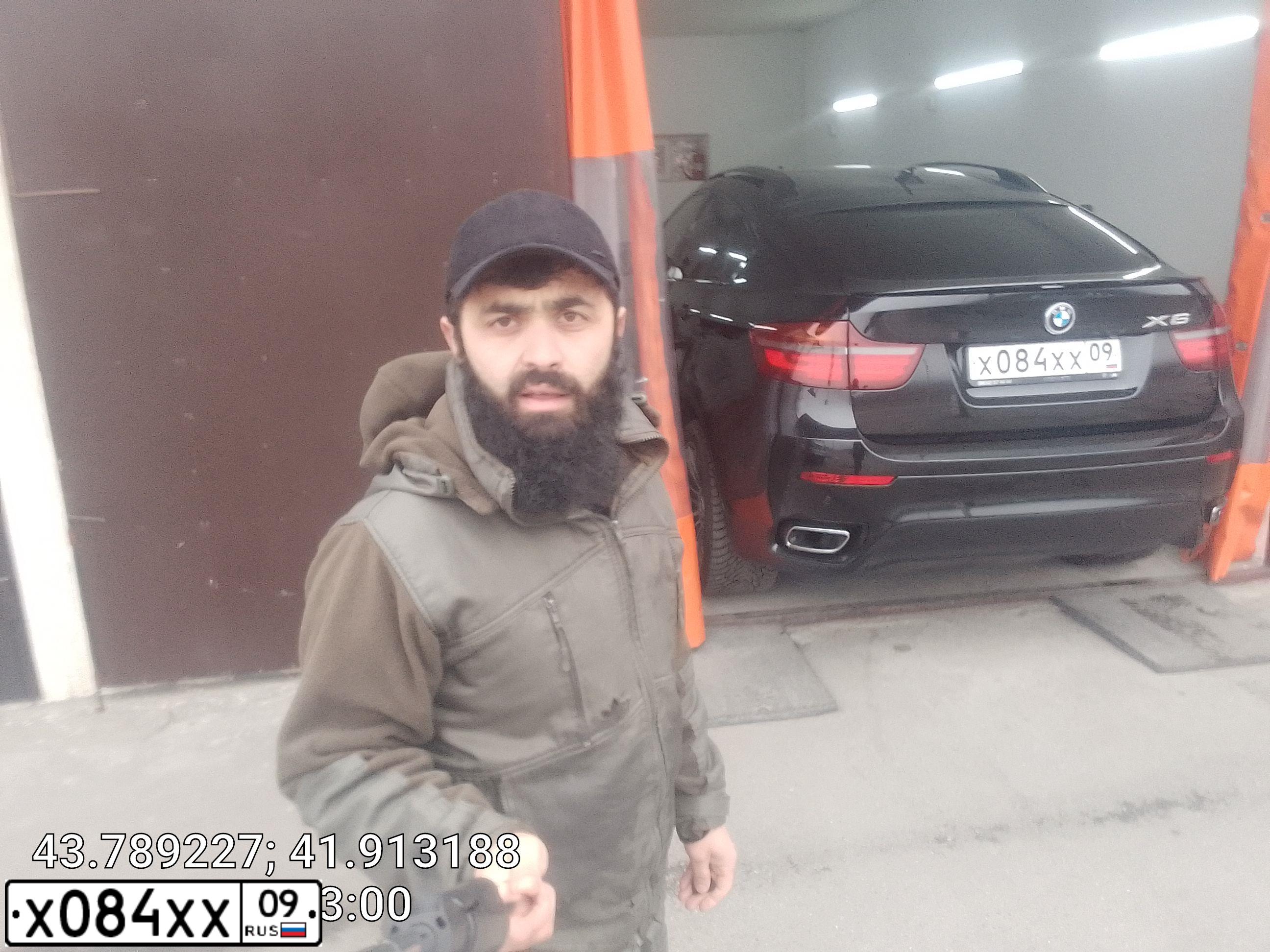 Фото автомобиля BMW X6, 2011 — госномер В074ВВ23. Цвет: ЧЕРНЫЙ