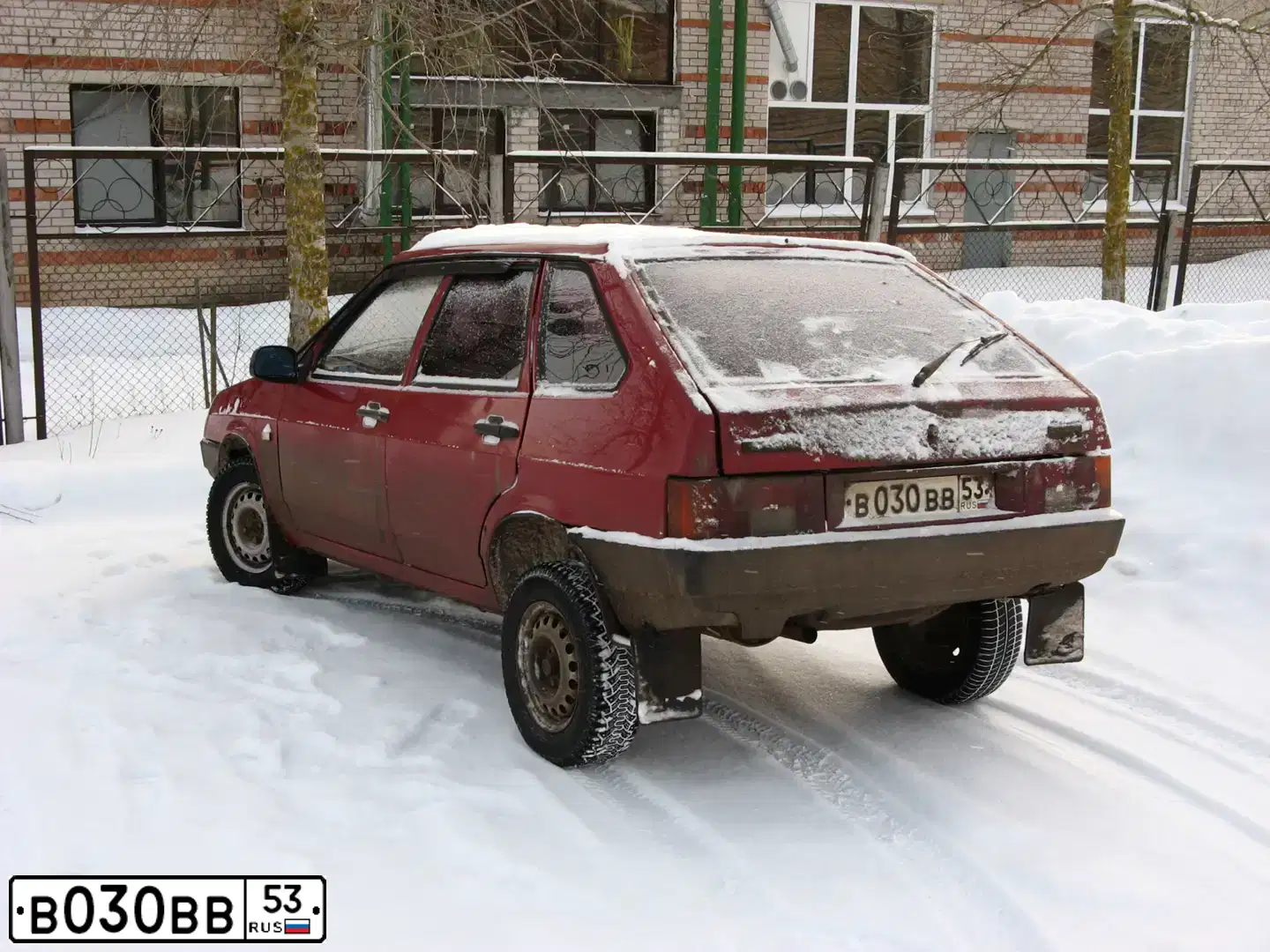 Фото автомобиля LADA 2109 SAMARA, 1992 — госномер В030ВВ53. Цвет: ТЕМНО-КРАСНЫЙ