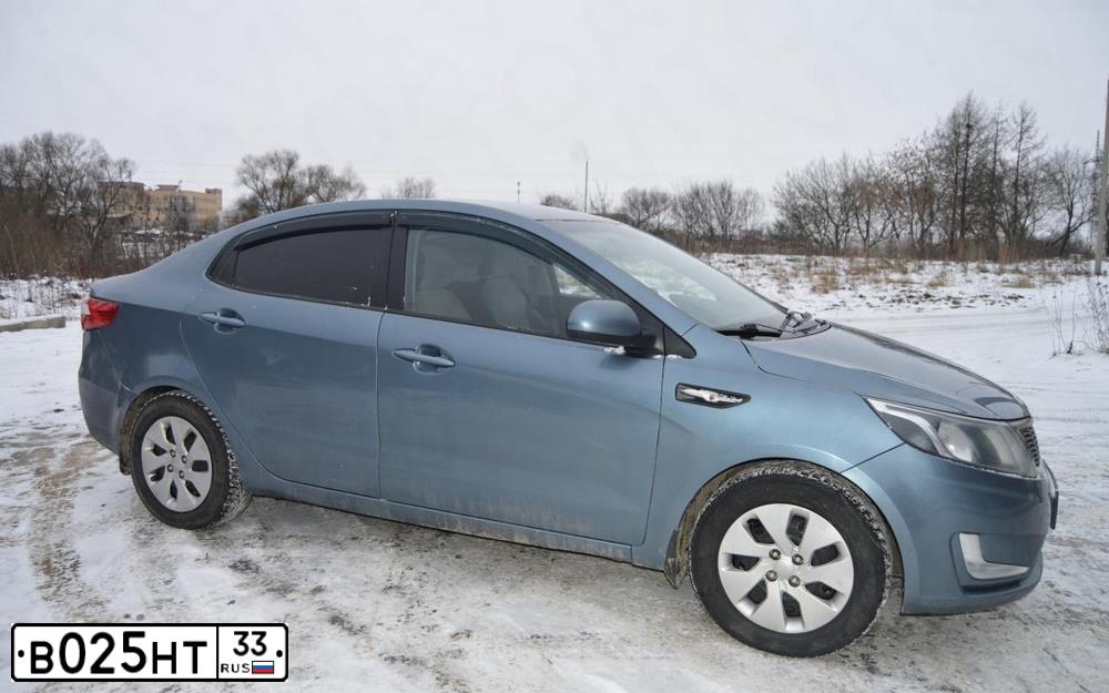 Фото автомобиля KIA RIO, 2012 — госномер В025НТ33. Цвет: ГОЛУБОЙ