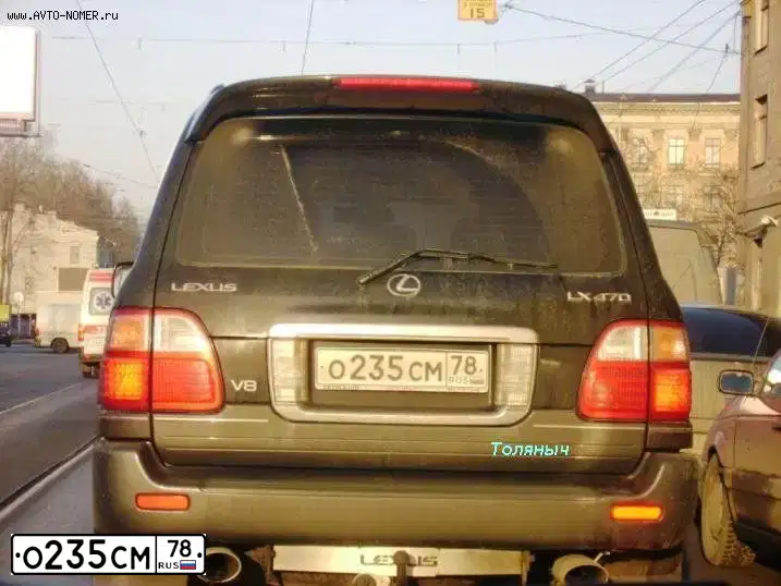 Фото автомобиля LANDROVER FREELANDER, 2013 — госномер О235СМ78. Цвет: ЯРКО-БЕЛЫЙ