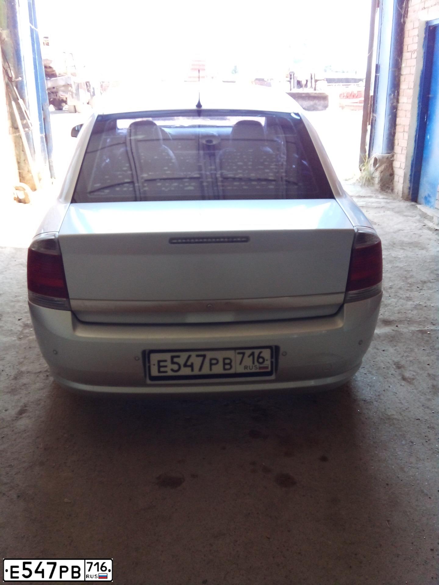 Фото автомобиля OPEL VECTRA, 2005 — госномер М144ЕХ180. Цвет: СЕРО-ГОЛУБОЙ