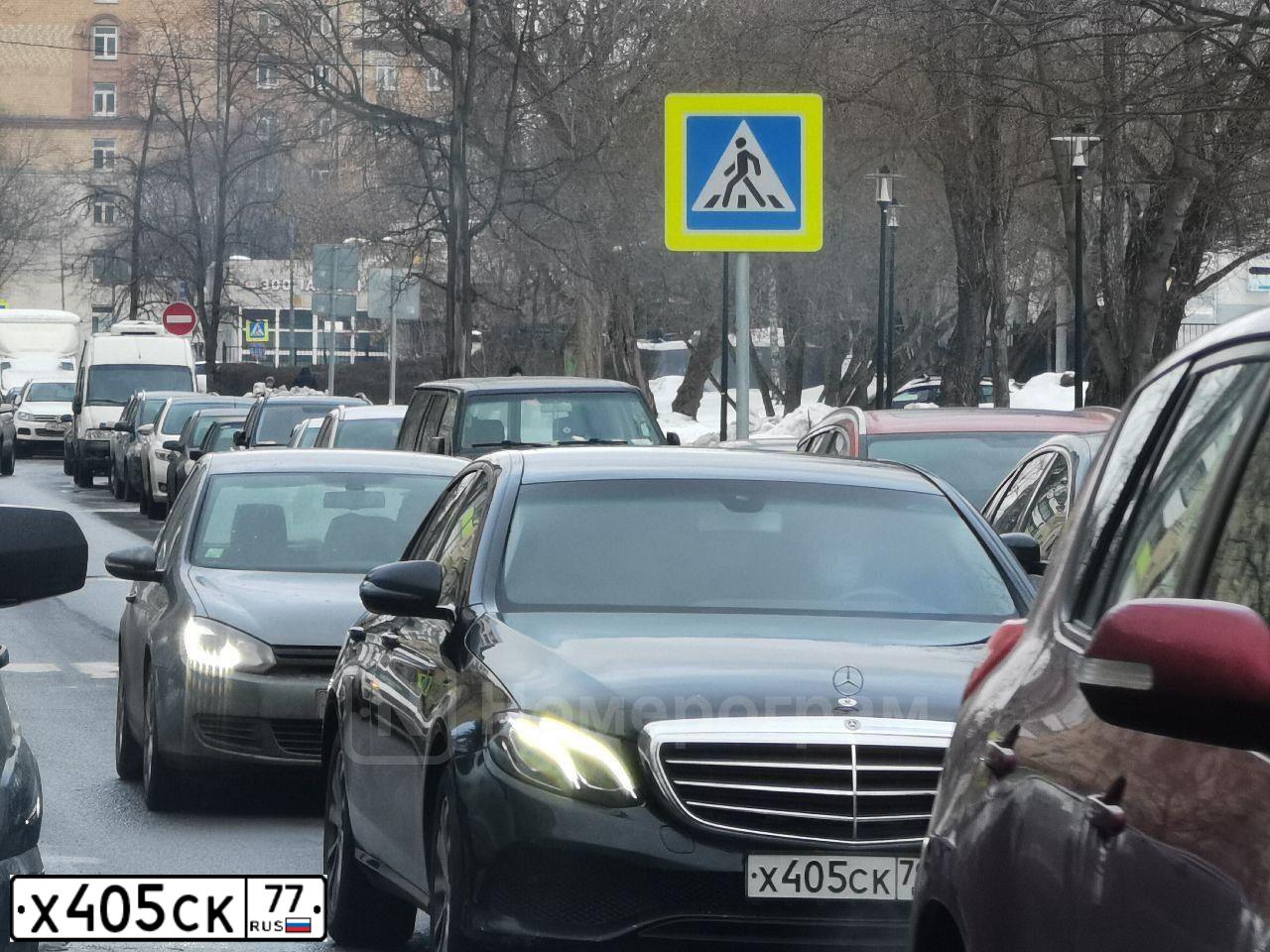 Фото автомобиля TOYOTA RAV4, 2002 — госномер Х405СК77. Цвет: ЧЕРНЫЙ