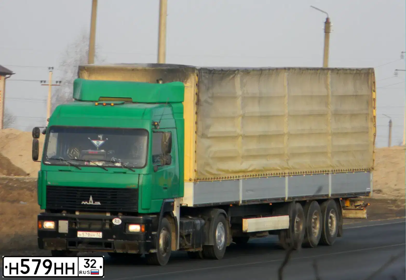 Фото автомобиля MAZ 5440 /4X2/, 2006 — госномер Н579НН32. Цвет: ЗЕЛЕНЫЙ