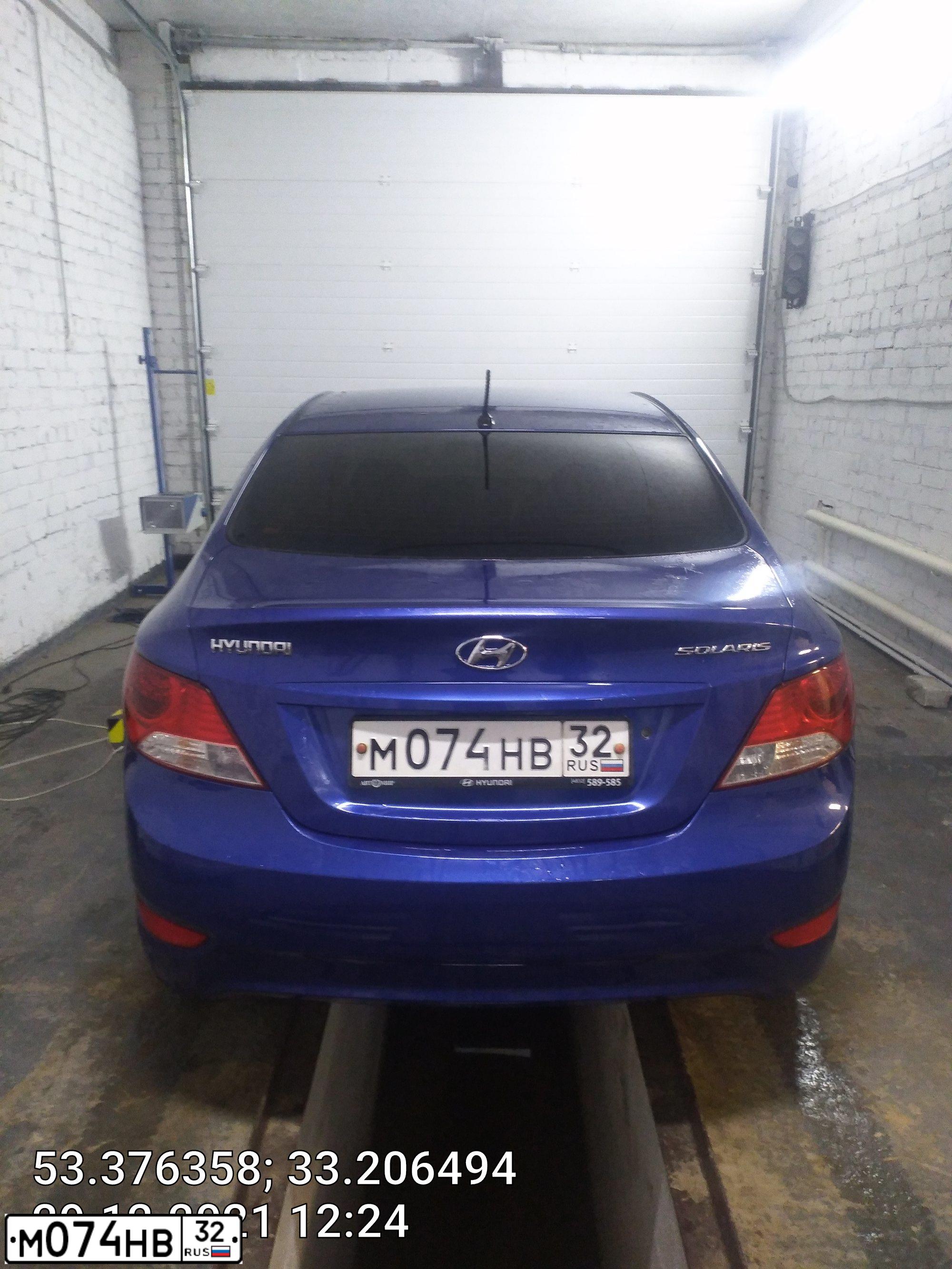 Фото автомобиля HYUNDAI SOLARIS, 2012 — госномер М074НВ32. Цвет: Темно-синий
