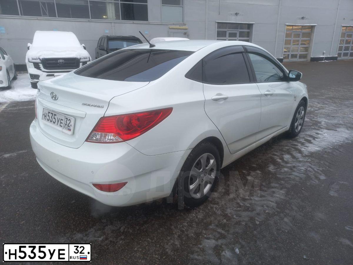 Фото автомобиля HYUNDAI SOLARIS, 2013 — госномер У792ОР790. Цвет: БЕЛЫЙ