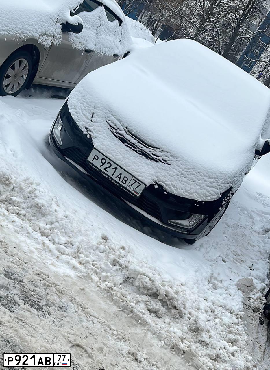 Фото автомобиля KIA RIO, 2013 — госномер А647ВУ550. Цвет: ЧЕРНЫЙ