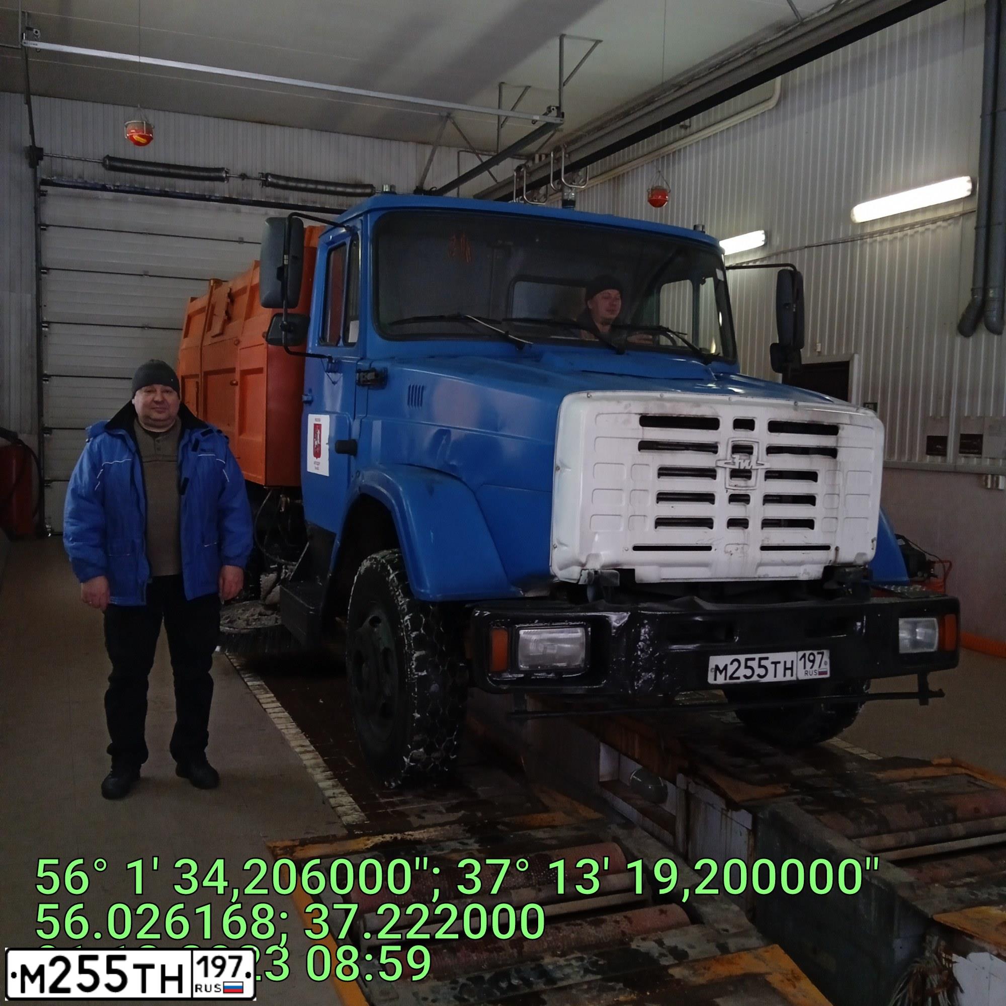 Фото автомобиля ZIL 432932 /4X2/ CHASSIS, 2012 — госномер М255ТН197. Цвет: синий