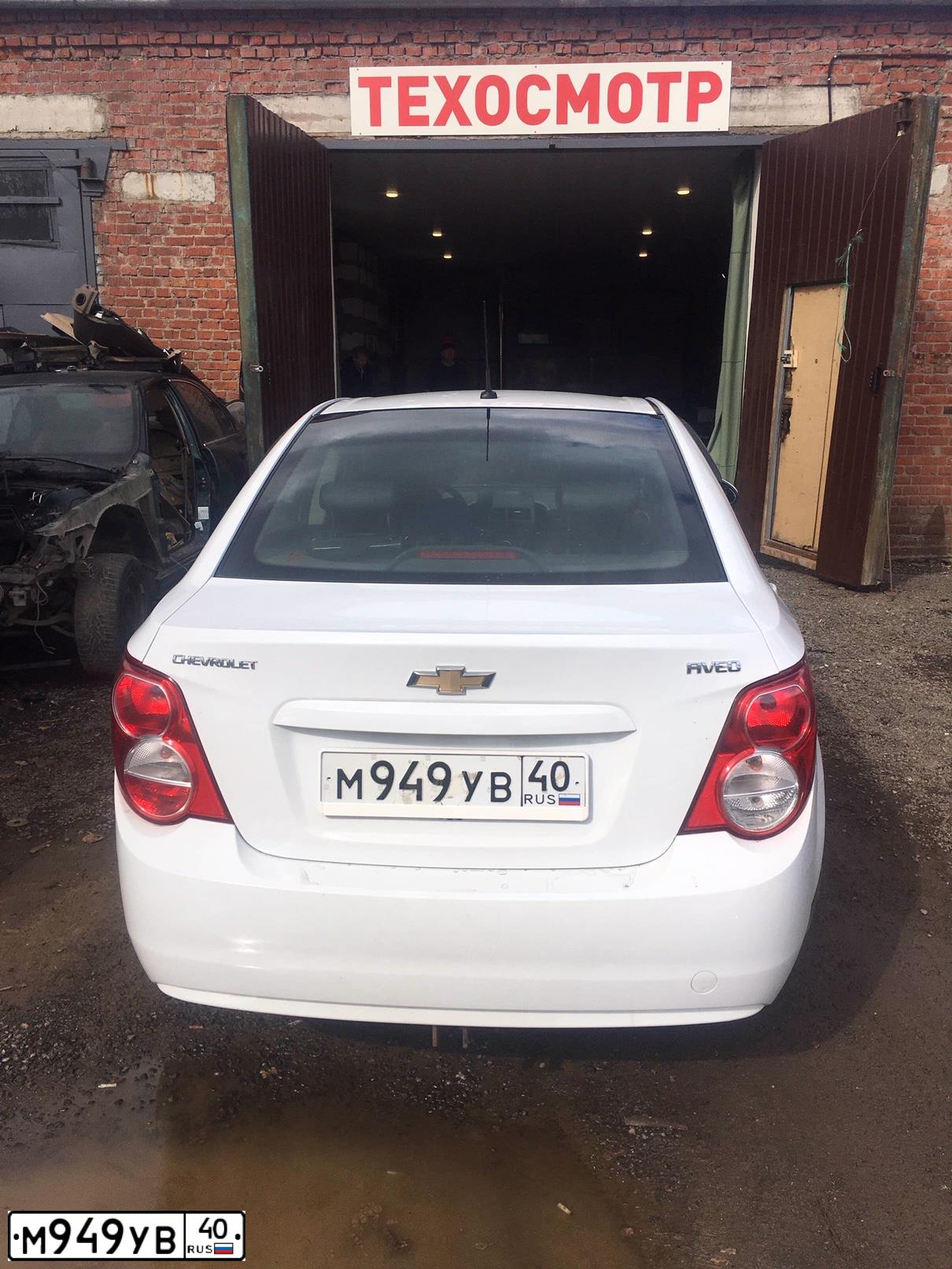 Фото автомобиля CHEVROLET AVEO, 2012 — госномер М949УВ40. Цвет: БЕЛЫЙ