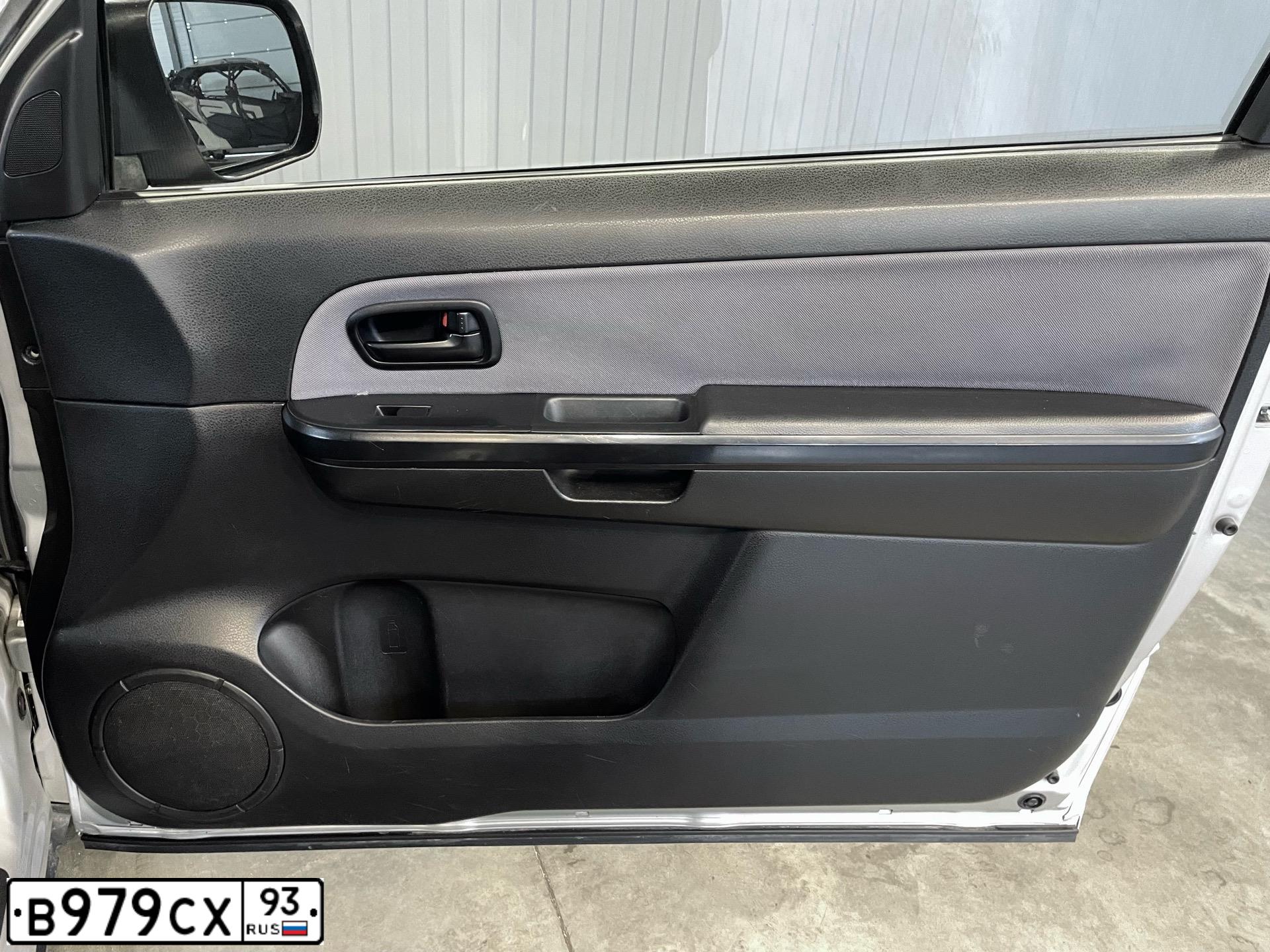 Фото автомобиля SUZUKI GRAND VITARA, 2007 — госномер Е793СН89. Цвет: СЕРЕБРИСТЫЙ