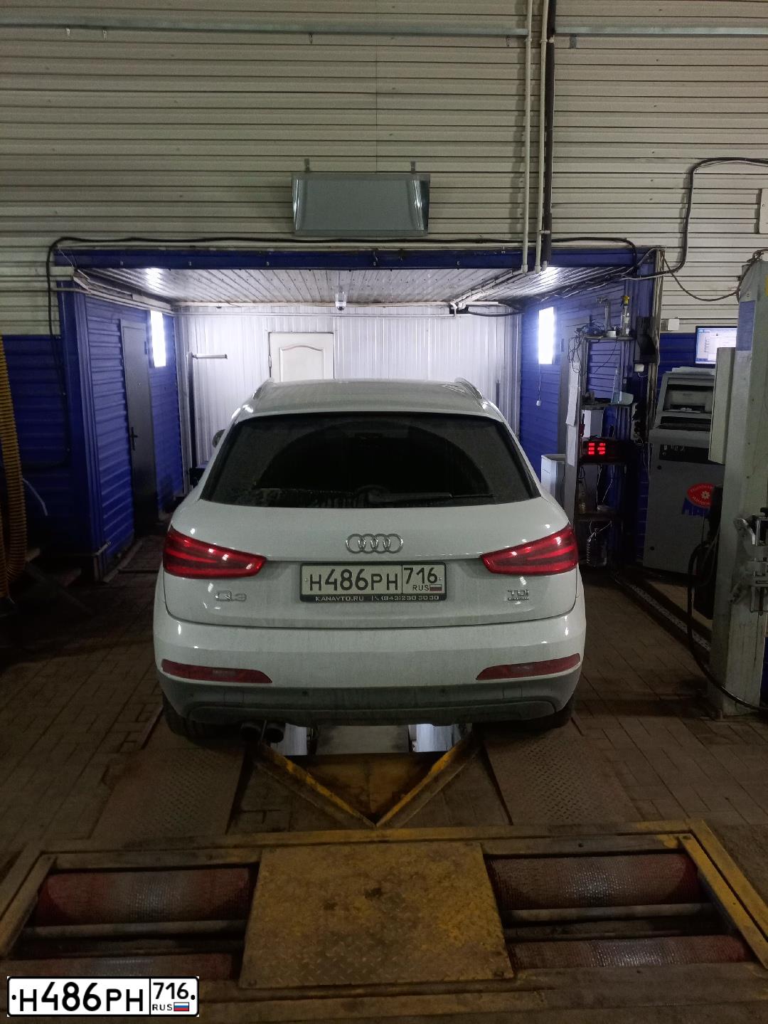 Фото автомобиля AUDI Q3, 2012 — госномер Р111ВК116. Цвет: Белый