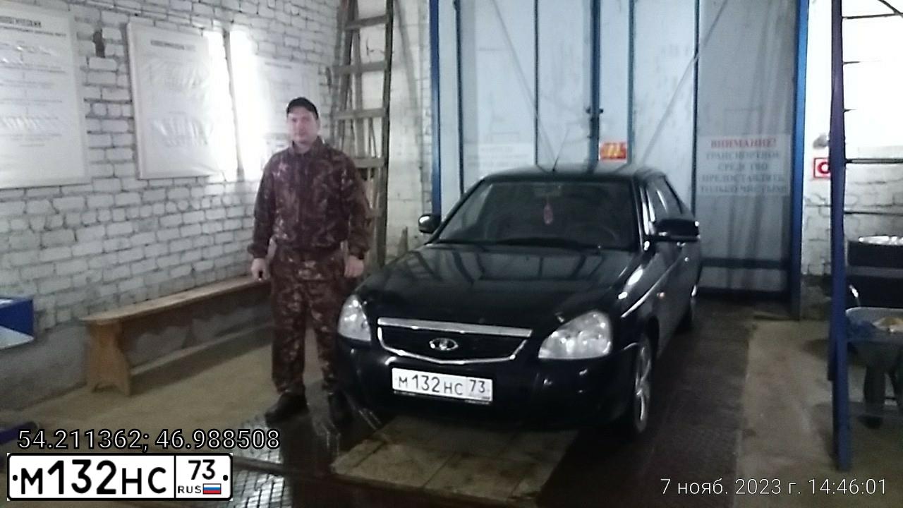 Фото автомобиля LADA 2172 PRIORA, 2014 — госномер Р095ТС73. Цвет: ЧЕРНЫЙ