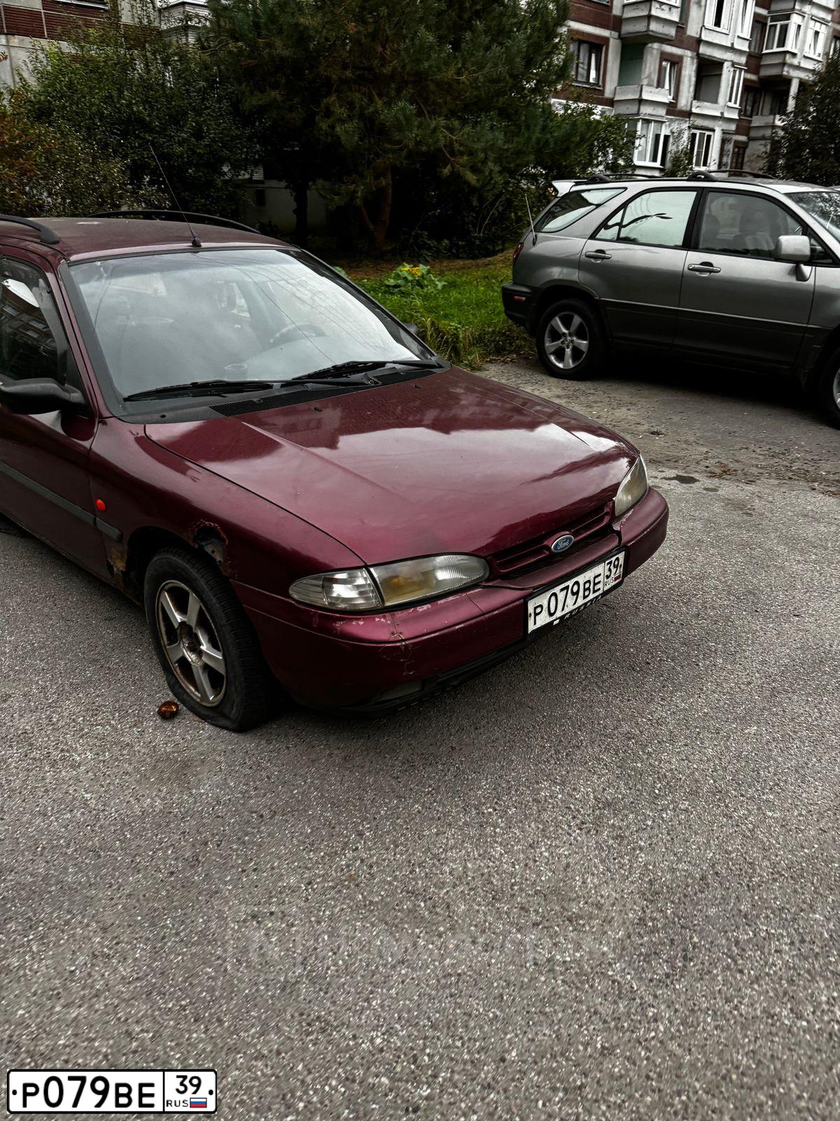 Фото автомобиля FORD MONDEO, 1995 — госномер Р079ВЕ39. Цвет: ВИШНЕВЫЙ