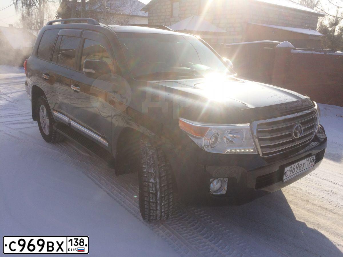 Фото автомобиля TOYOTA LANDCRUISER 200, 2012 — госномер С969ВХ138. Цвет: ЧЕРНЫЙ