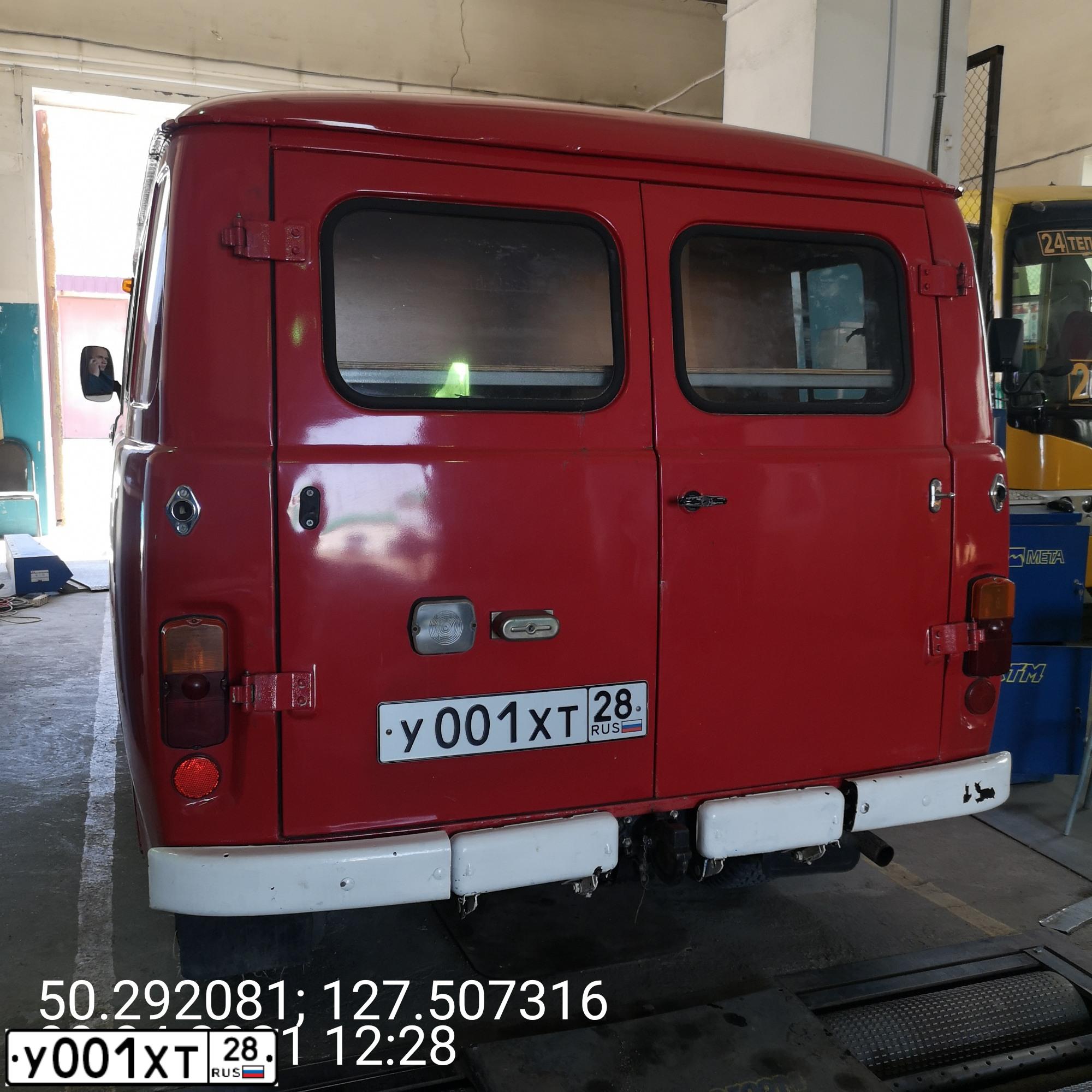 Фото автомобиля UAZ 3741, 2003 — госномер У001ХТ28. Цвет: Красный