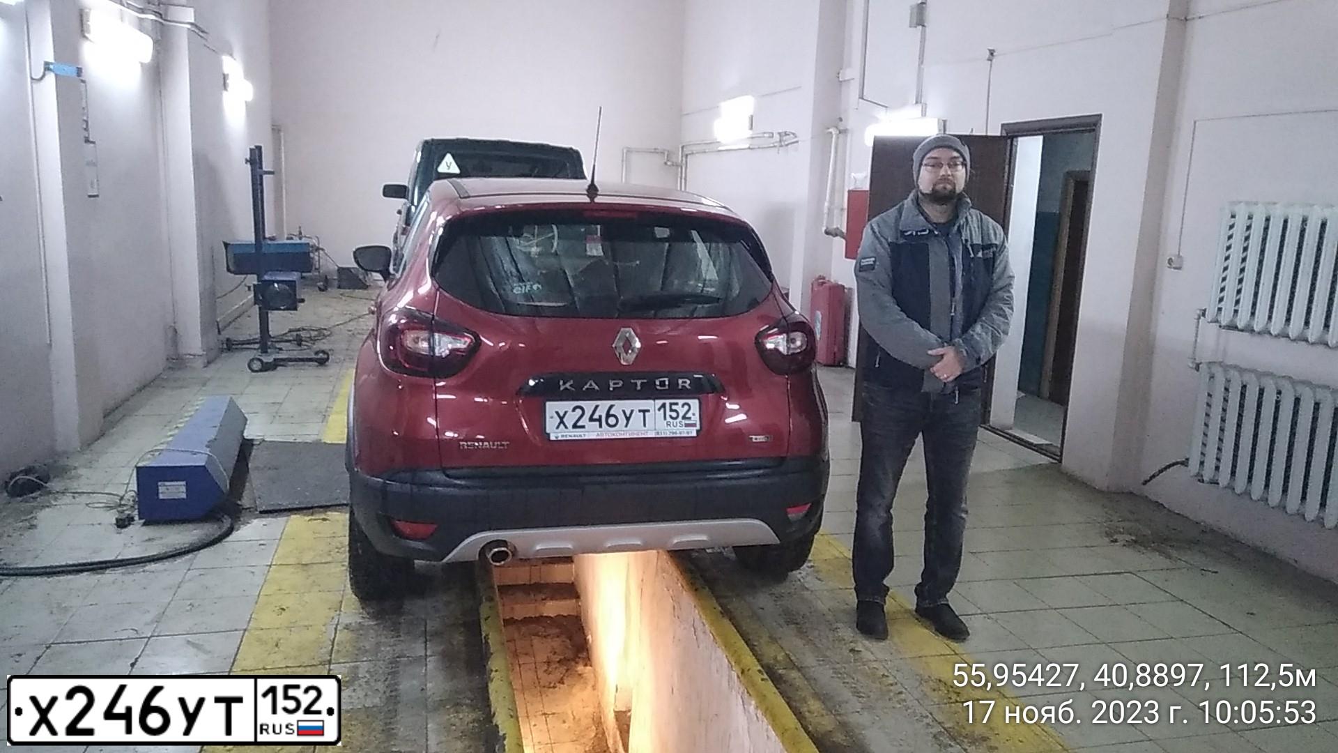 Фото автомобиля RENAULT KAPTUR, 2019 — госномер Е451УУ33. Цвет: Красный
