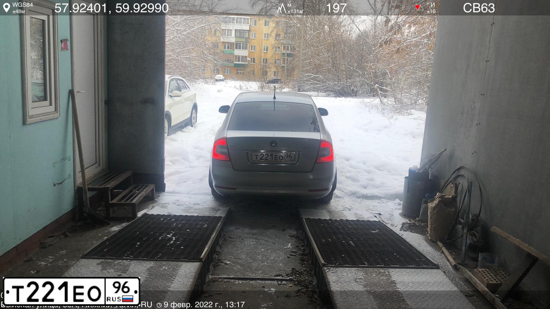 Фото автомобиля SKODA OCTAVIA, 2011 — госномер Т221ЕО96. Цвет: Серебристый