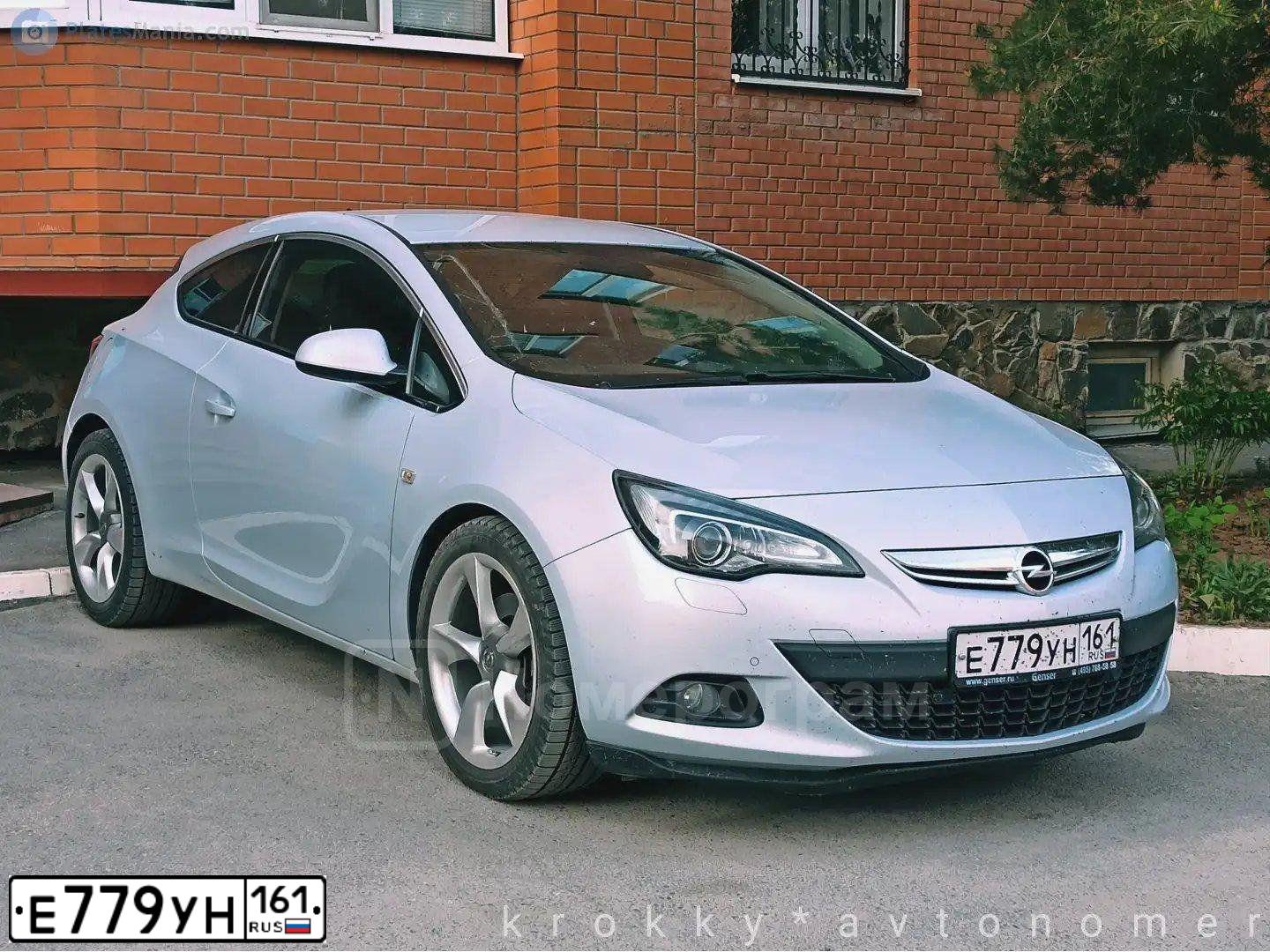 Фото автомобиля OPEL ASTRA, 2012 — госномер О446ТО46. Цвет: Белый
