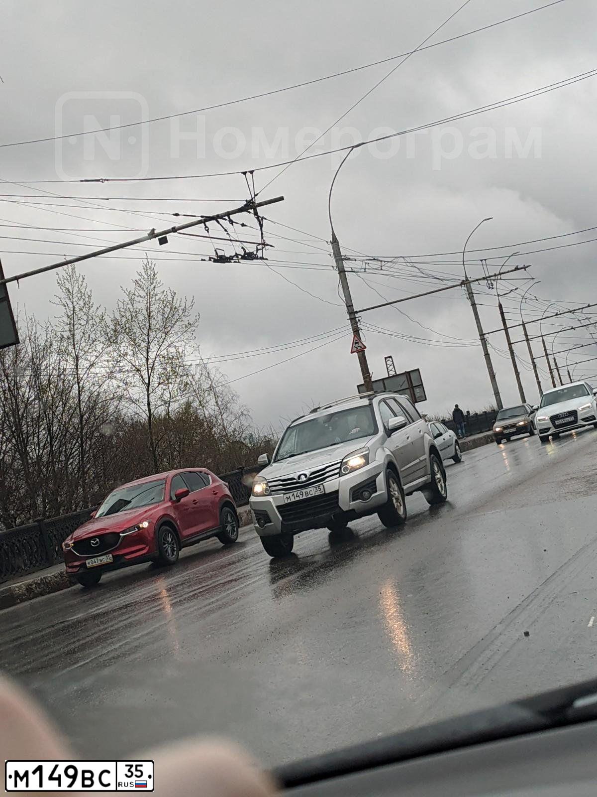 Фото автомобиля GREAT WALL HOVER, 2012 — госномер М149ВС35. Цвет: СВЕТЛО-СЕРЫЙ