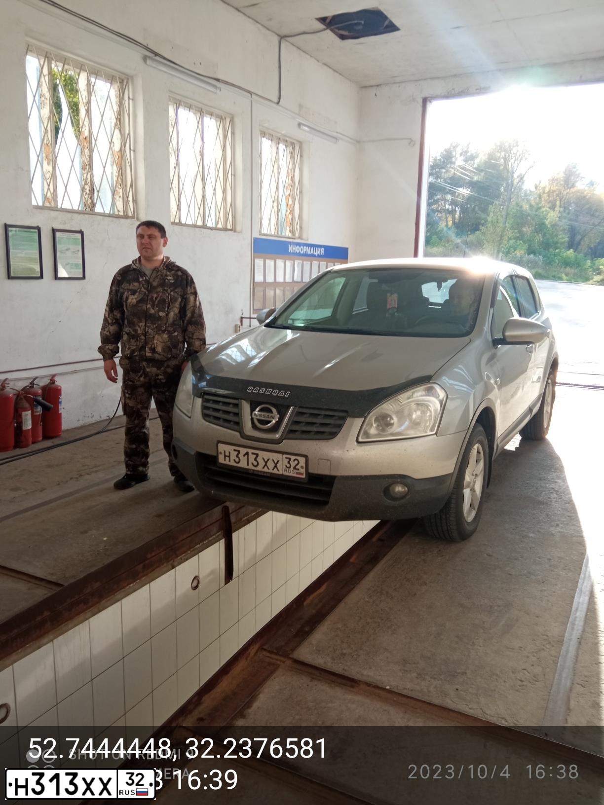 Фото автомобиля NISSAN QASHQAI, 2008 — госномер Н313ХХ32. Цвет: СЕРЕБРИСТЫЙ