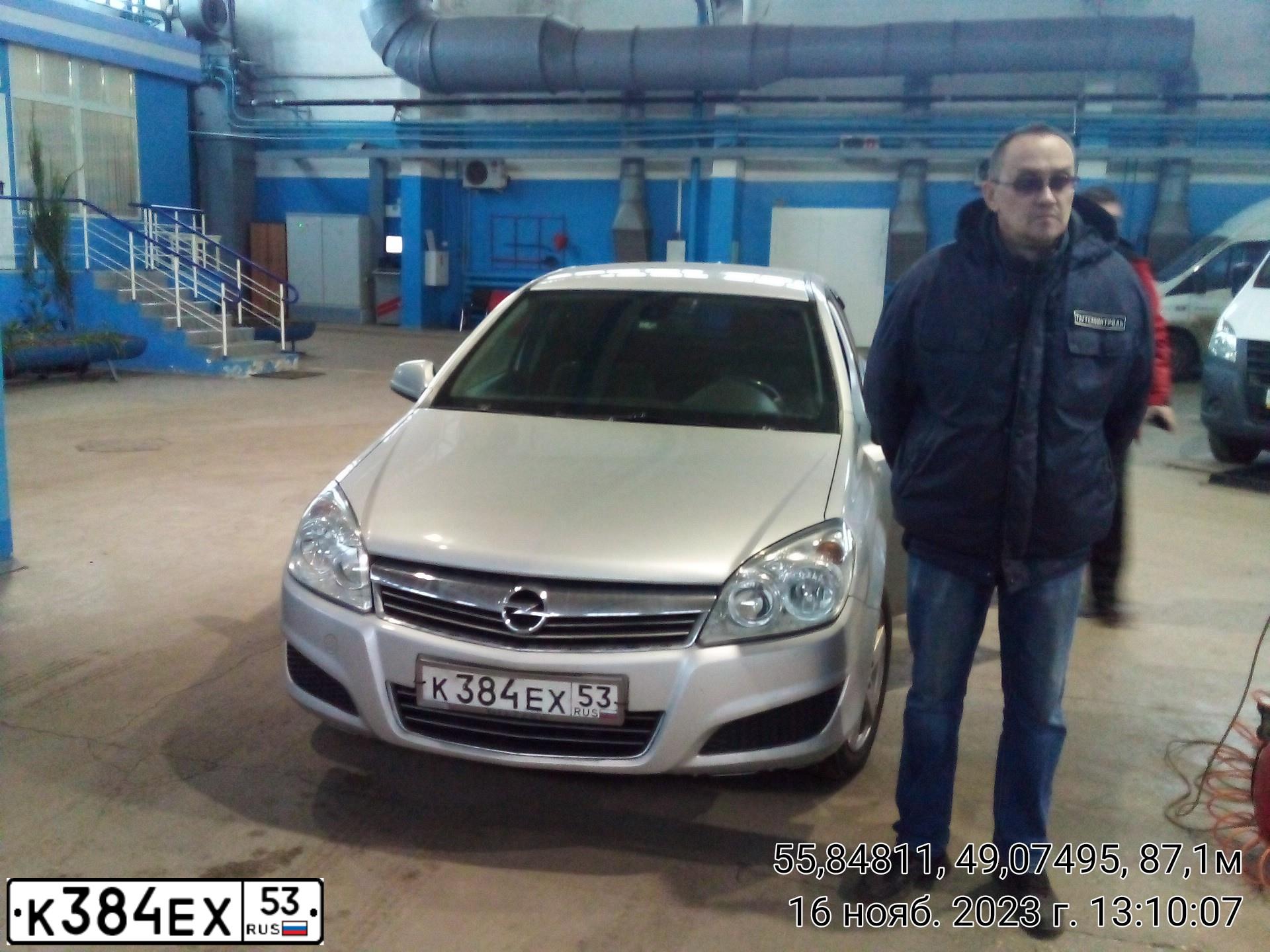 Фото автомобиля OPEL ASTRA, 2011 — госномер В277РН198. Цвет: Серебристый