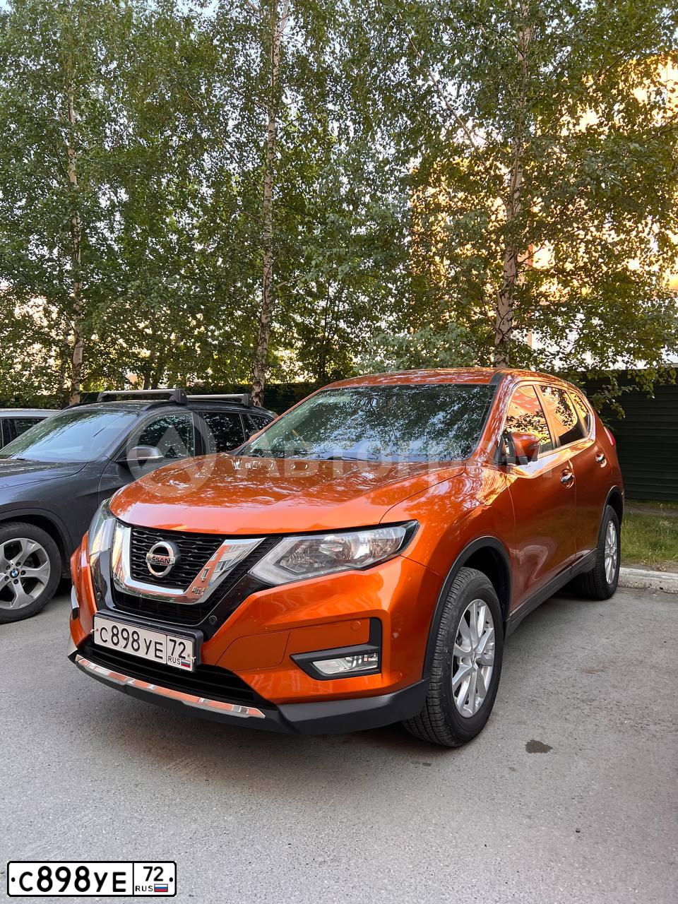 Фото автомобиля NISSAN X-TRAIL, 2018 — госномер С898УЕ72. Цвет: ОРАНЖЕВЫЙ