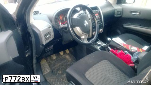 Фото автомобиля NISSAN X-TRAIL, 2008 — госномер Р772ВХ47. Цвет: ЧЕРНЫЙ