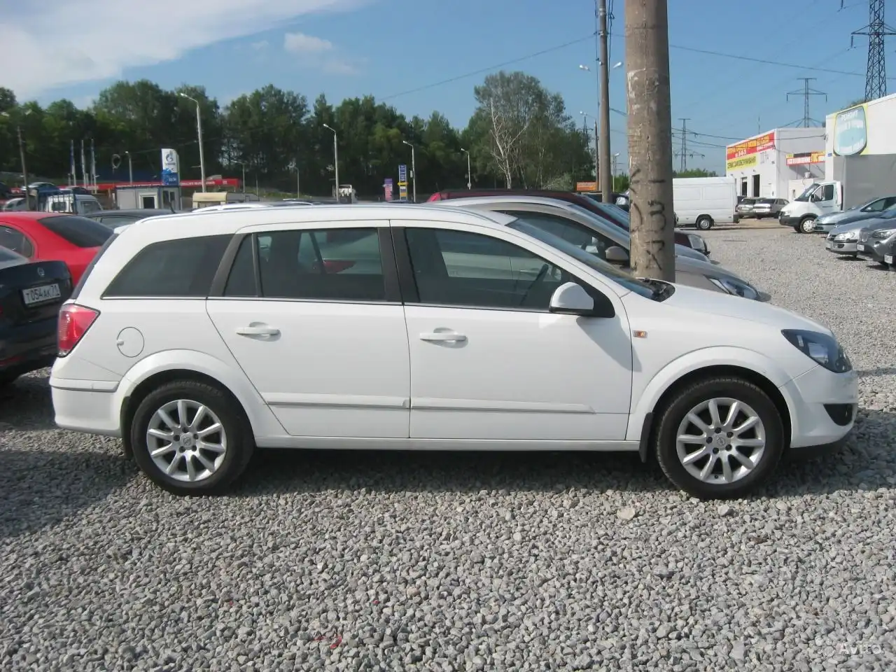 Фото автомобиля OPEL ASTRA, 2013 — госномер Р948УВ40. Цвет: Белый