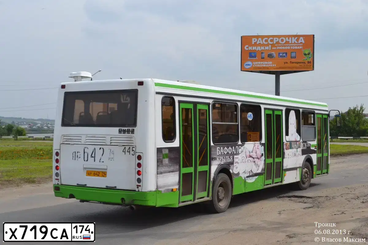 Фото автомобиля LIAZ 5256, 2007 — госномер Х719СА174. Цвет: БЕЛО-ЗЕЛЕНЫЙ