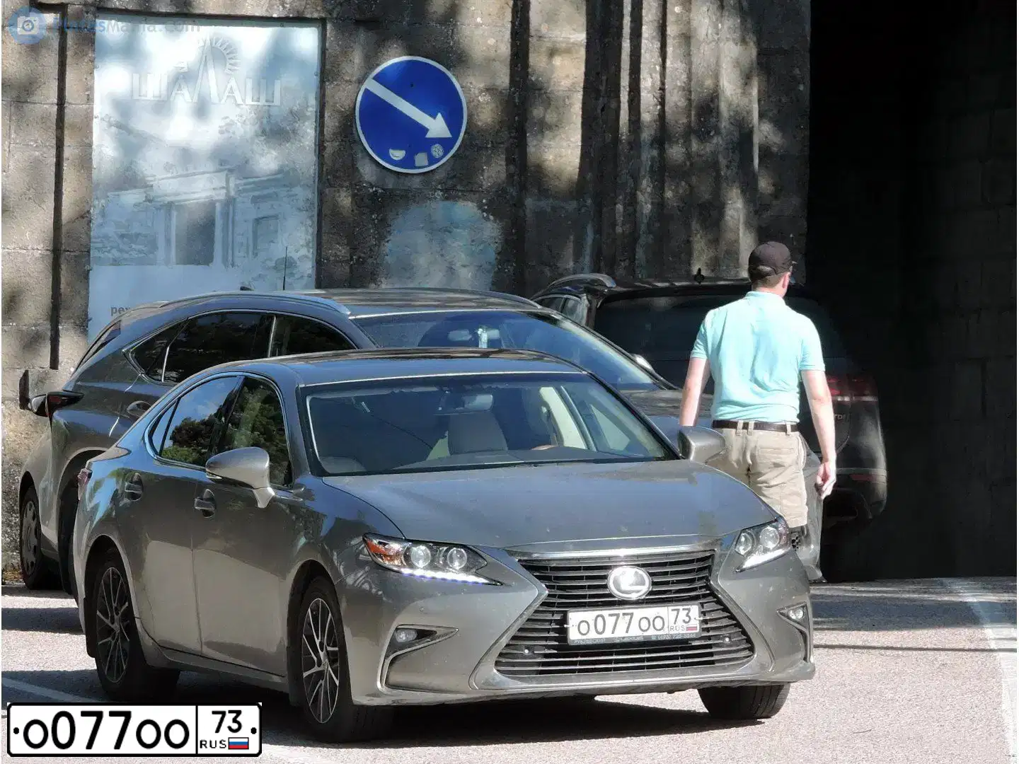 Фото автомобиля LEXUS ES, 2015 — госномер О077ОО73. Цвет: СЕРЫЙ СВЕТЛЫЙ