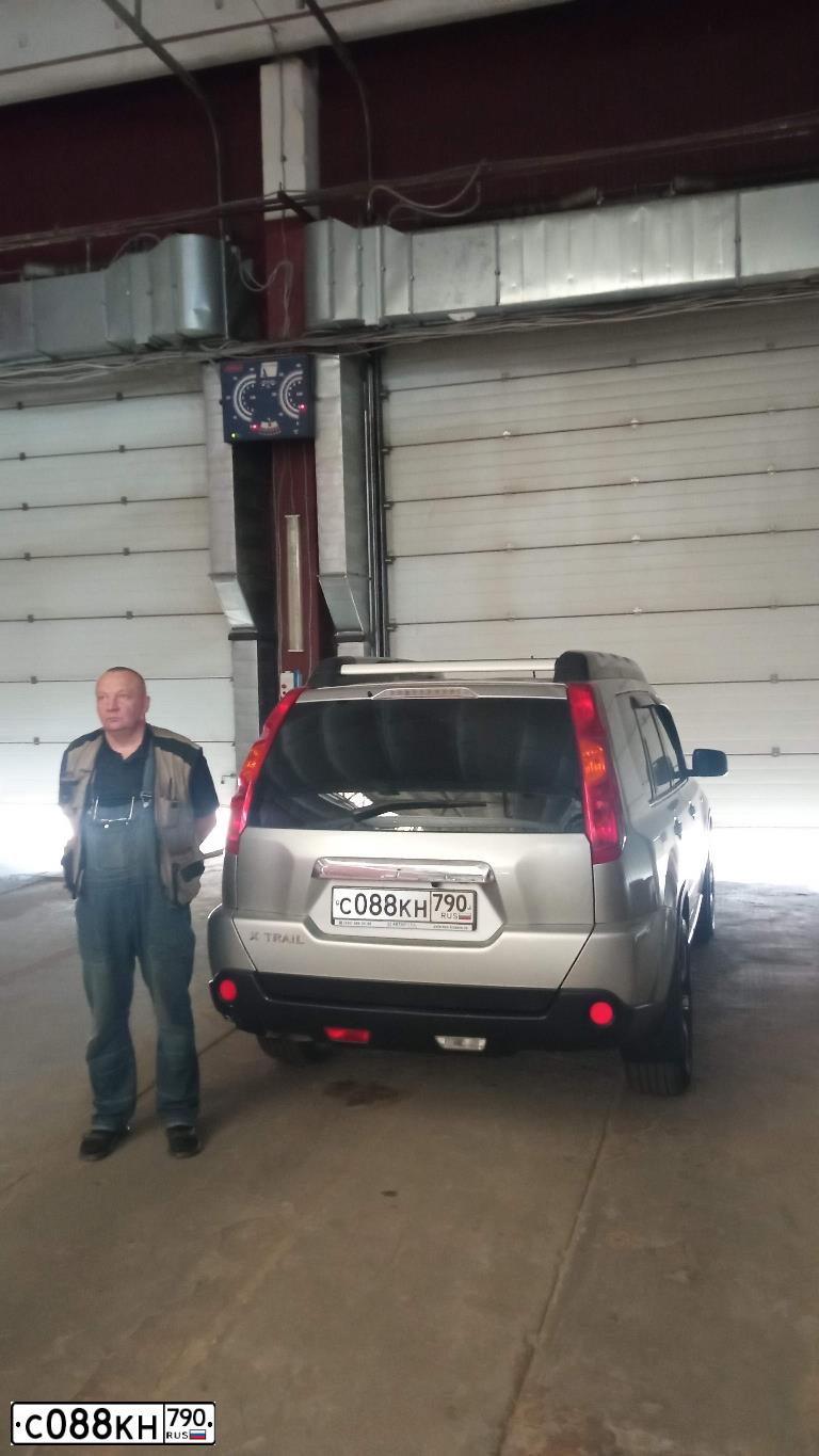 Фото автомобиля NISSAN X-TRAIL, 2008 — госномер Х393АУ550. Цвет: СЕРЕБРИСТЫЙ
