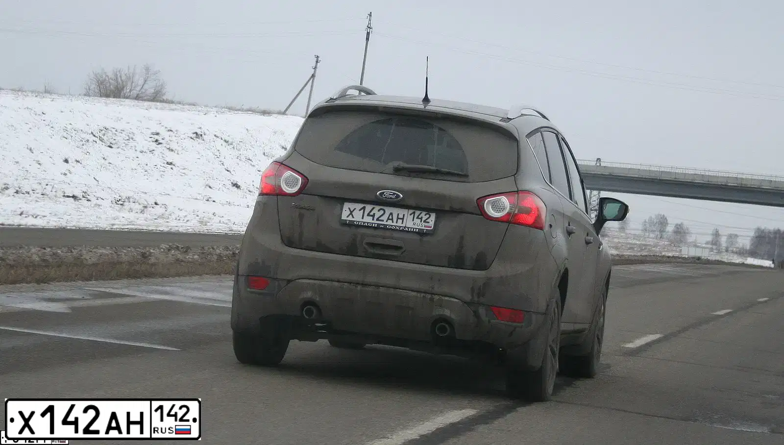 Фото автомобиля FORD KUGA, 2012 — госномер Х142АН142. Цвет: Коричневый