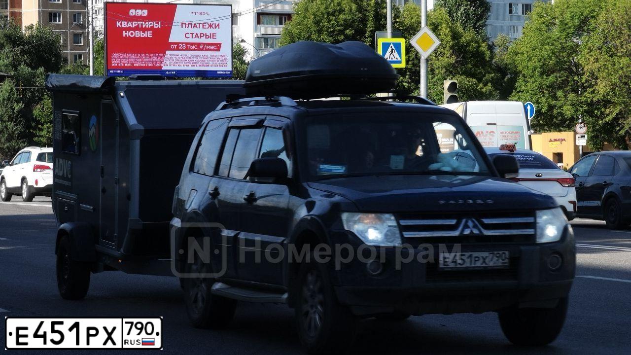 Фото автомобиля MITSUBISHI PAJERO 3.2 LWB, 2008 — госномер Е451РХ790. Цвет: ЧЕРНЫЙ