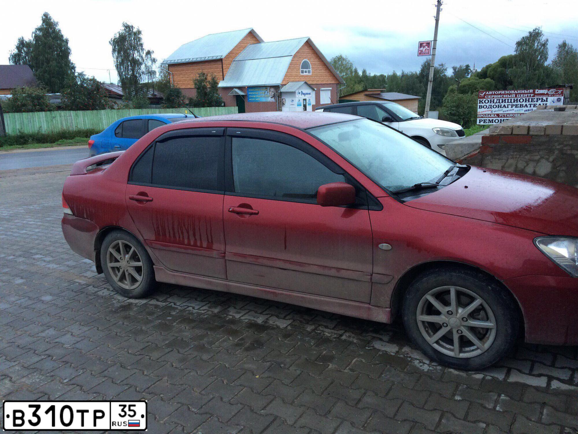 Фото автомобиля MITSUBISHI LANCER, 2005 — госномер О121РВ29. Цвет: Красный